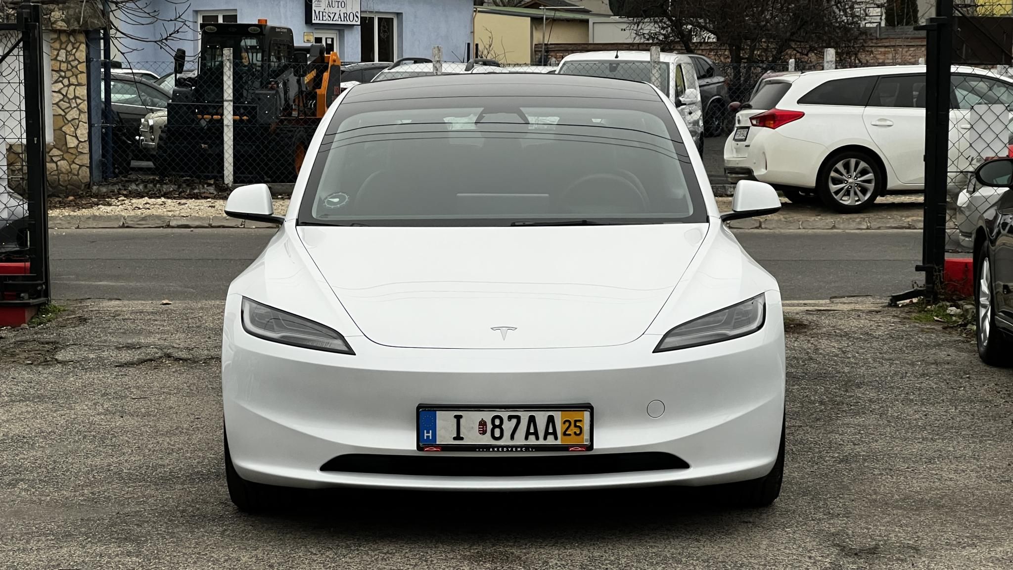 TESLA MODEL 3 RWD Premium (Automata) Kifogástalan. újszerű állapotban. 500km WLTP