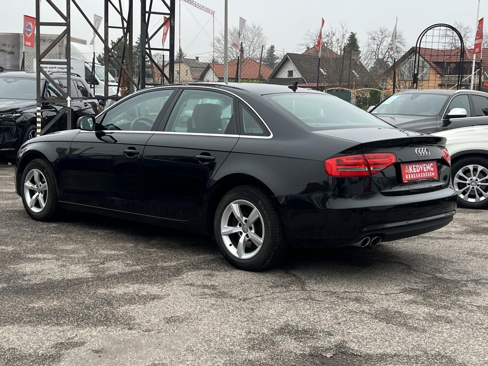 AUDI A4 2.0 TDi Klíma Tempomat Bluetooth 142e km!
