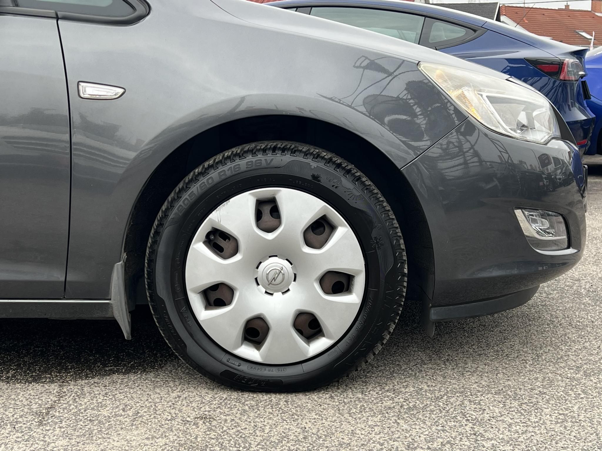 OPEL ASTRA J 1.7 CDTI Selection Klíma Tempomat Friss vizsga!