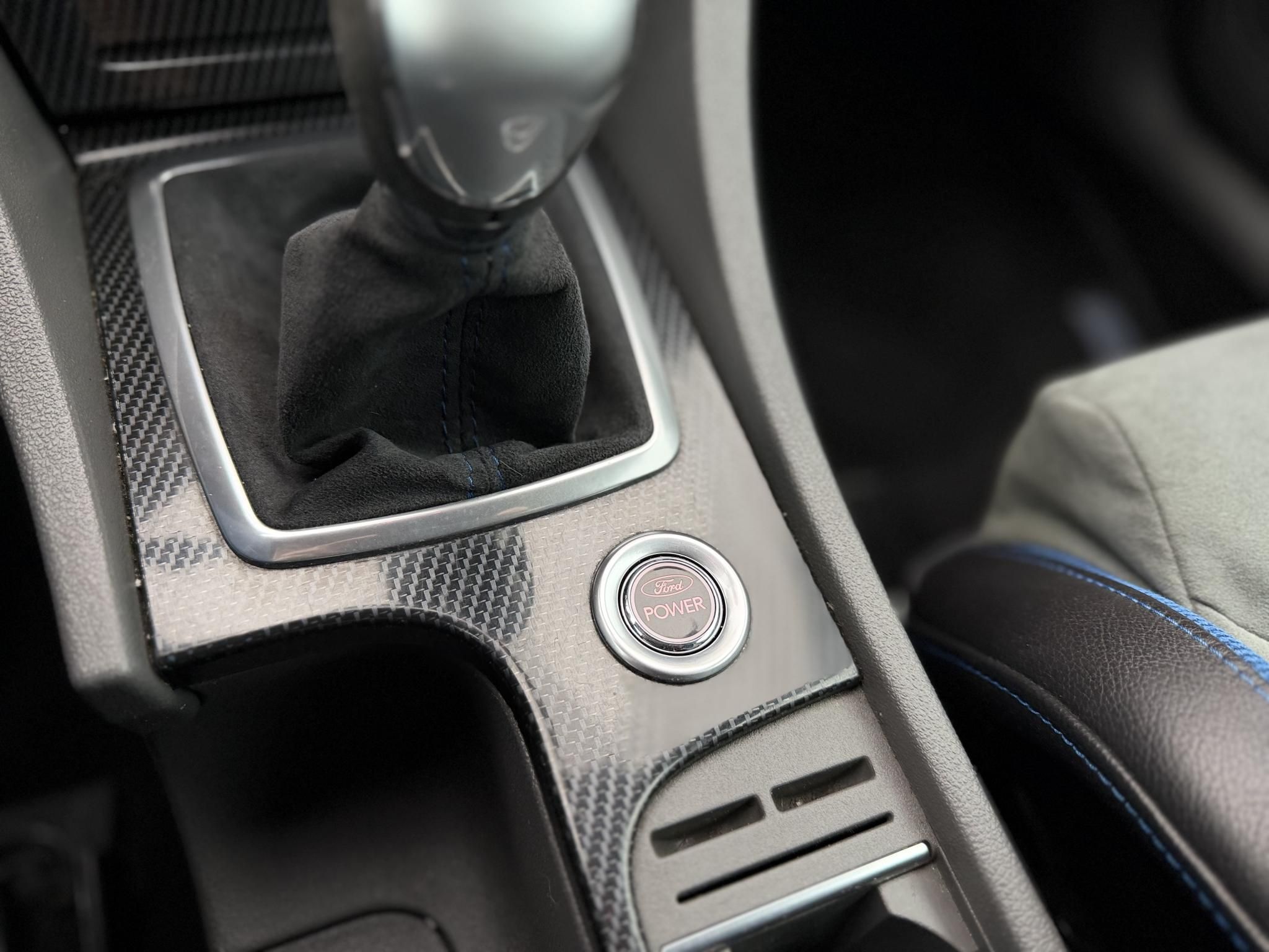 FORD FOCUS RS 2.5 T Értékes kiegészítőkkel