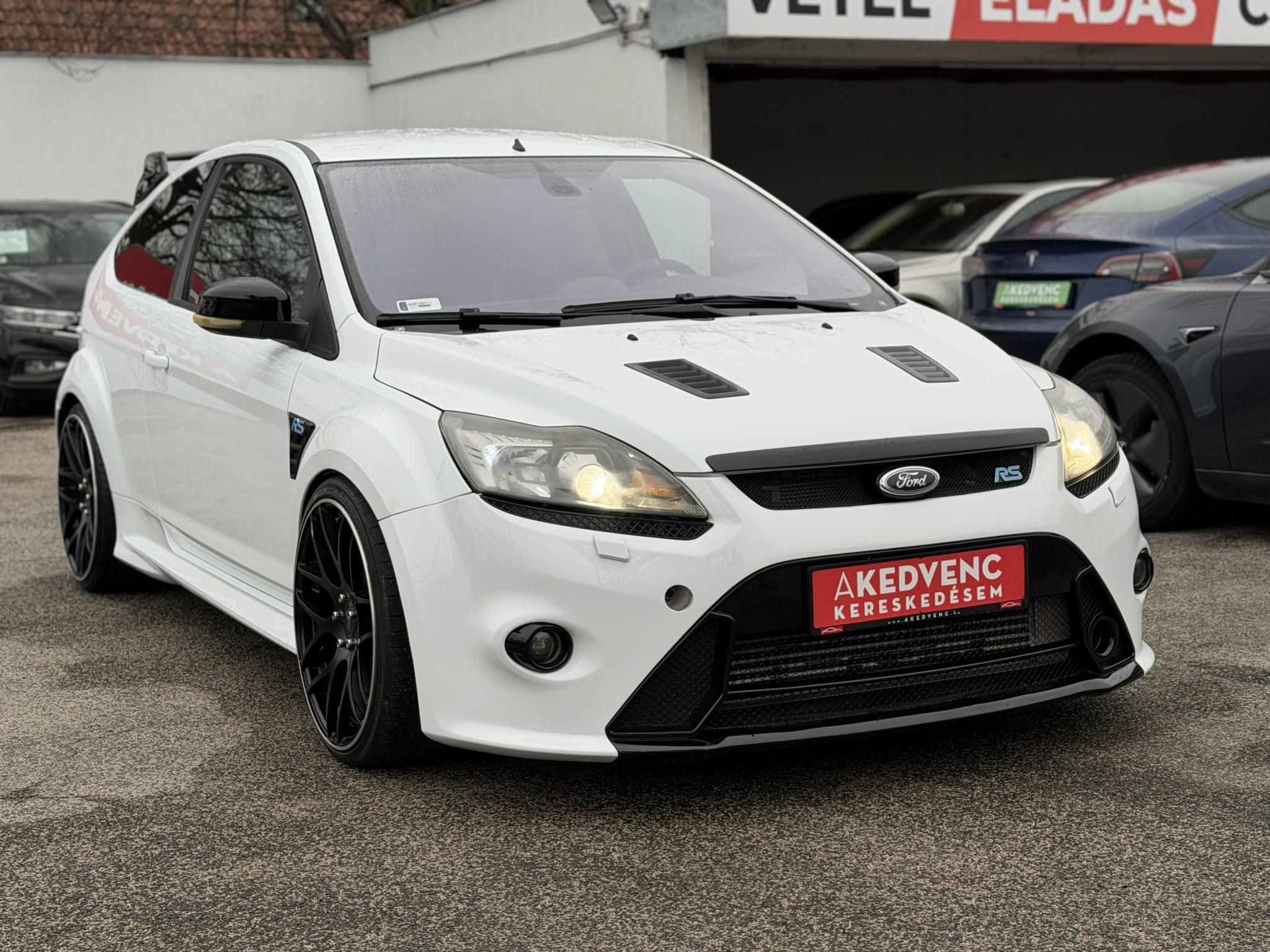 FORD FOCUS RS 2.5 T Értékes kiegészítőkkel