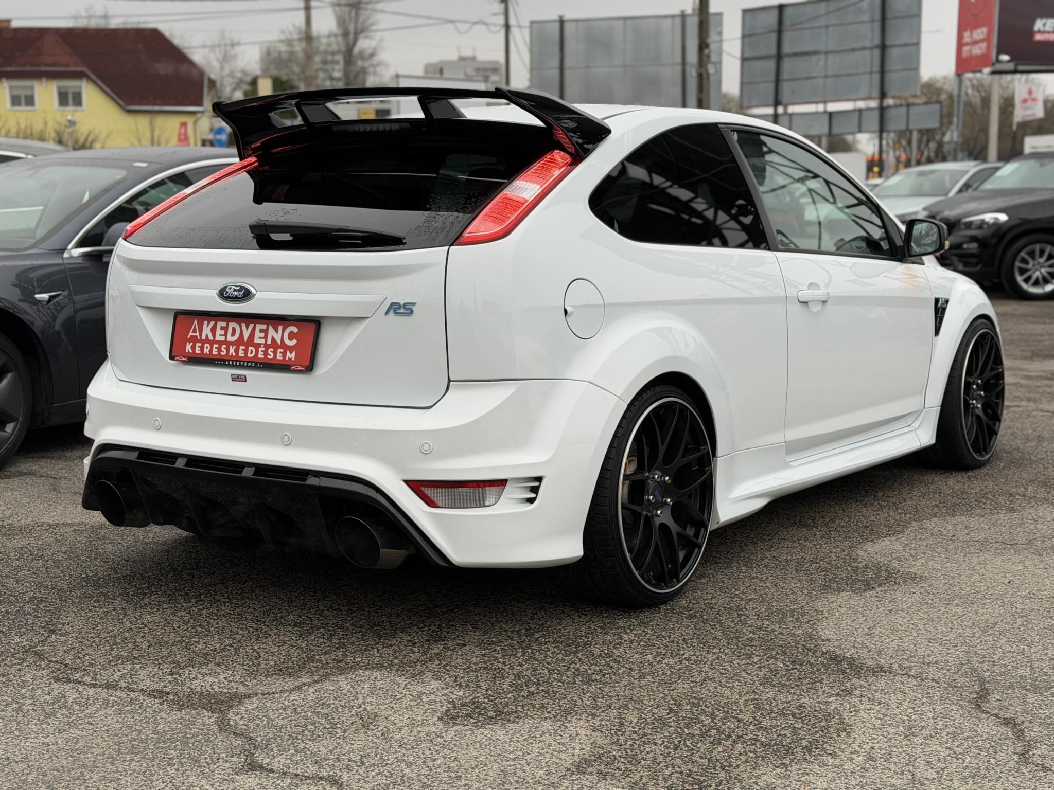 FORD FOCUS RS 2.5 T Értékes kiegészítőkkel