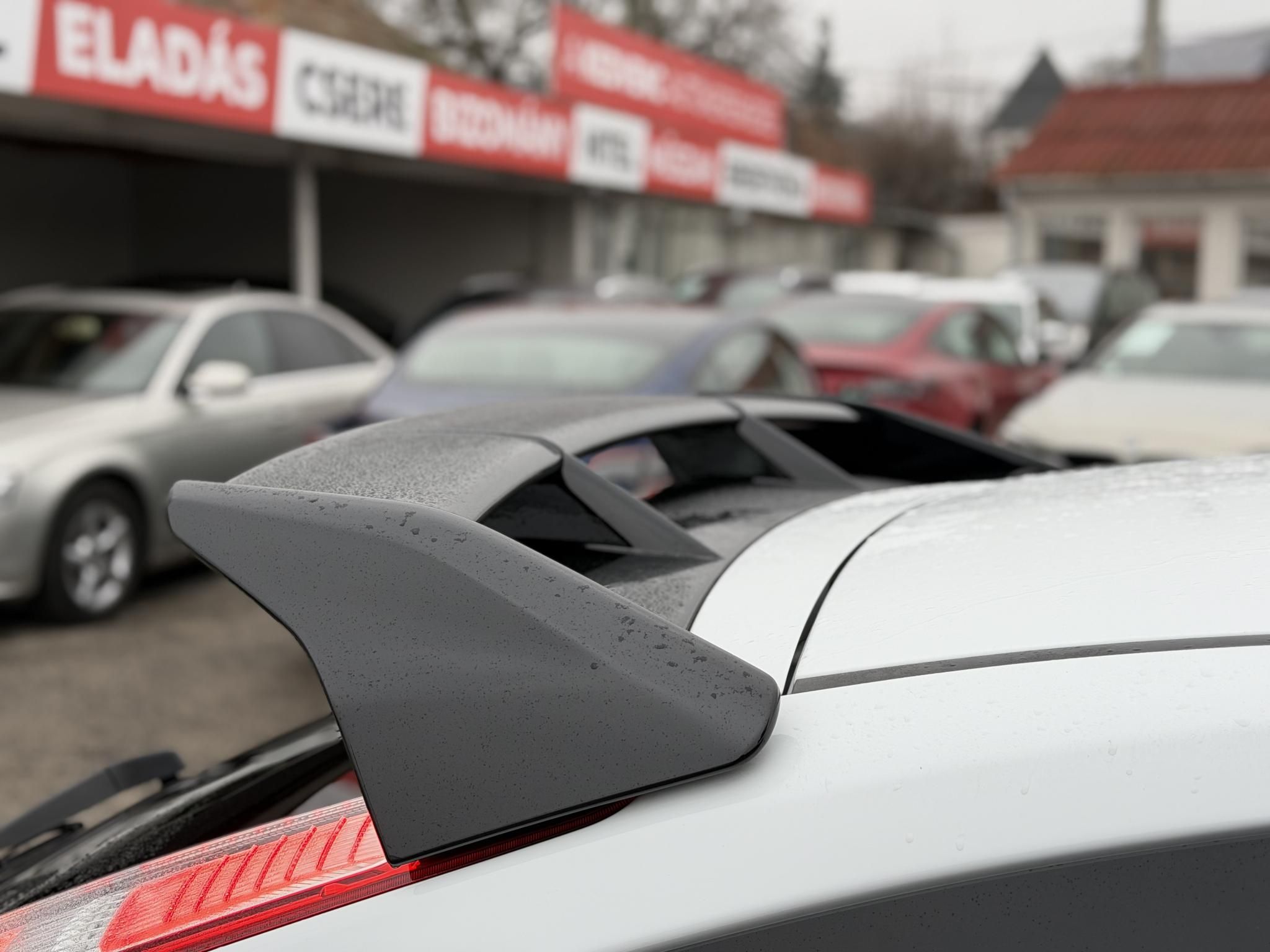 FORD FOCUS RS 2.5 T Értékes kiegészítőkkel