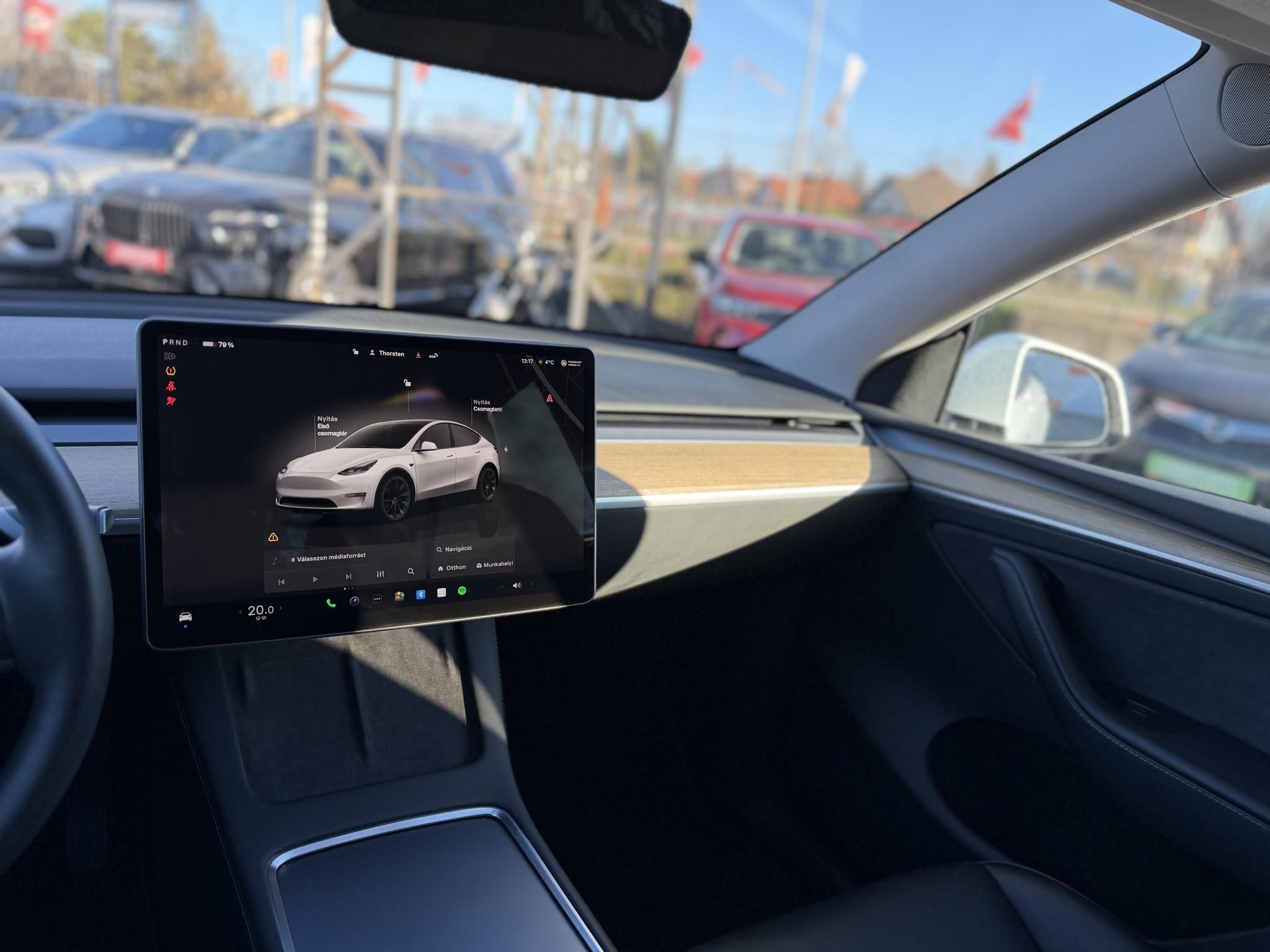 TESLA MODEL Y Long Range AWD (Automata) 72e km. AMD Ryzen. hőszivattyú. mátrix LED. garanciális!