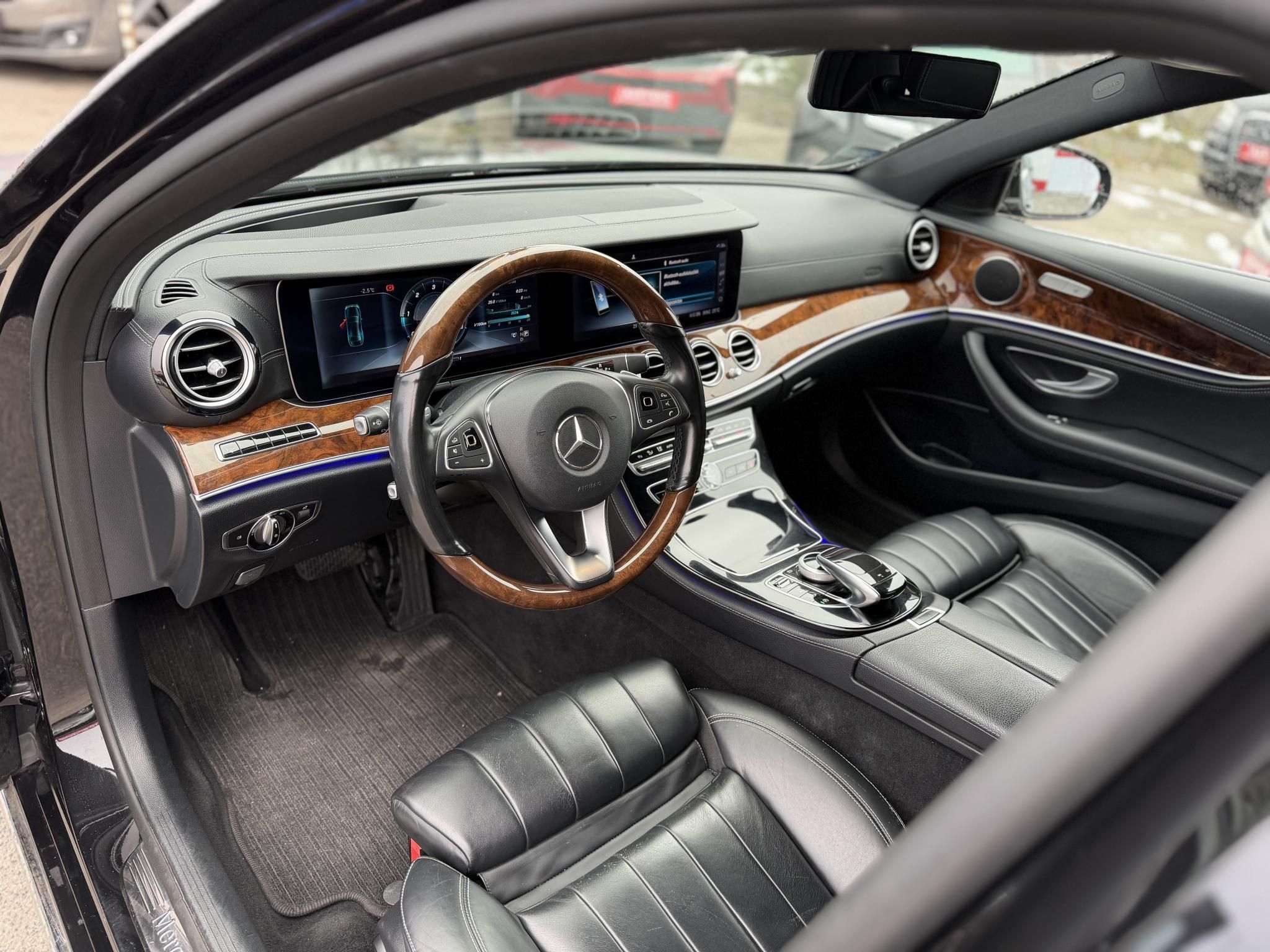 MERCEDES-BENZ E 220 d 9G-TRONIC Megkímélt állapot. LED Holttér HUD Carplay Fakormány 360kamera