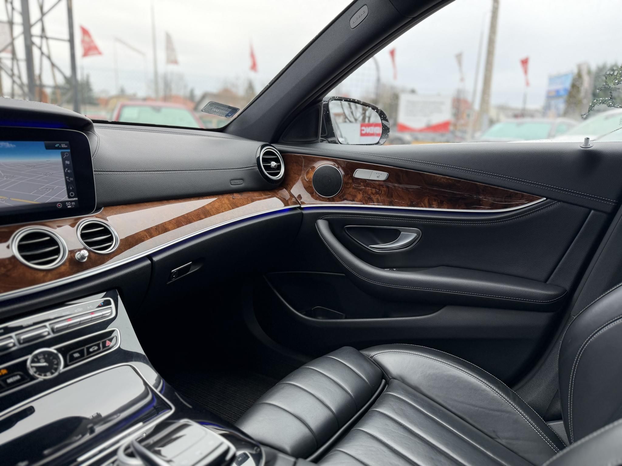 MERCEDES-BENZ E 220 d 9G-TRONIC Megkímélt állapot. LED Holttér HUD Carplay Fakormány 360kamera