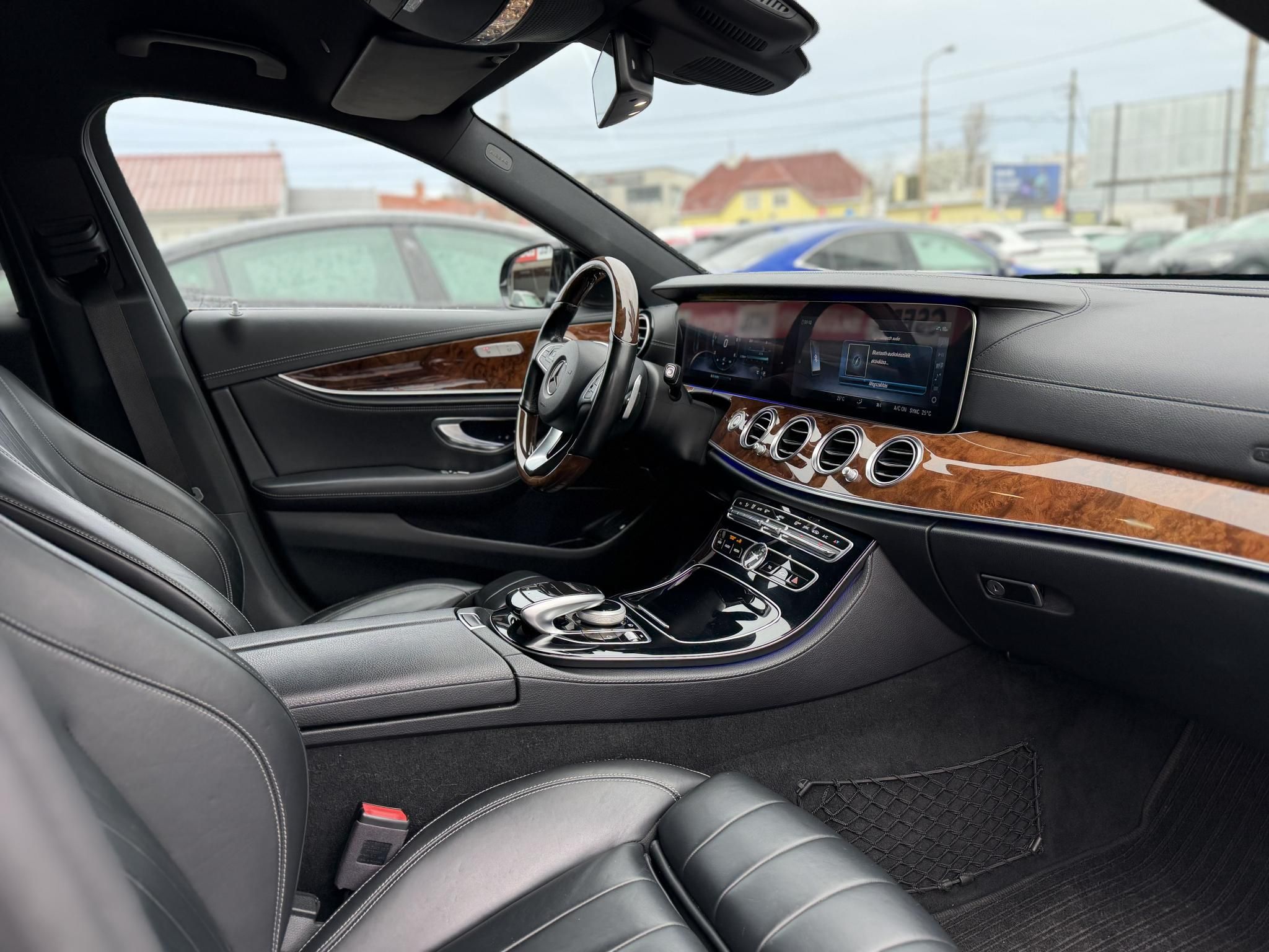 MERCEDES-BENZ E 220 d 9G-TRONIC Megkímélt állapot. LED Holttér HUD Carplay Fakormány 360kamera