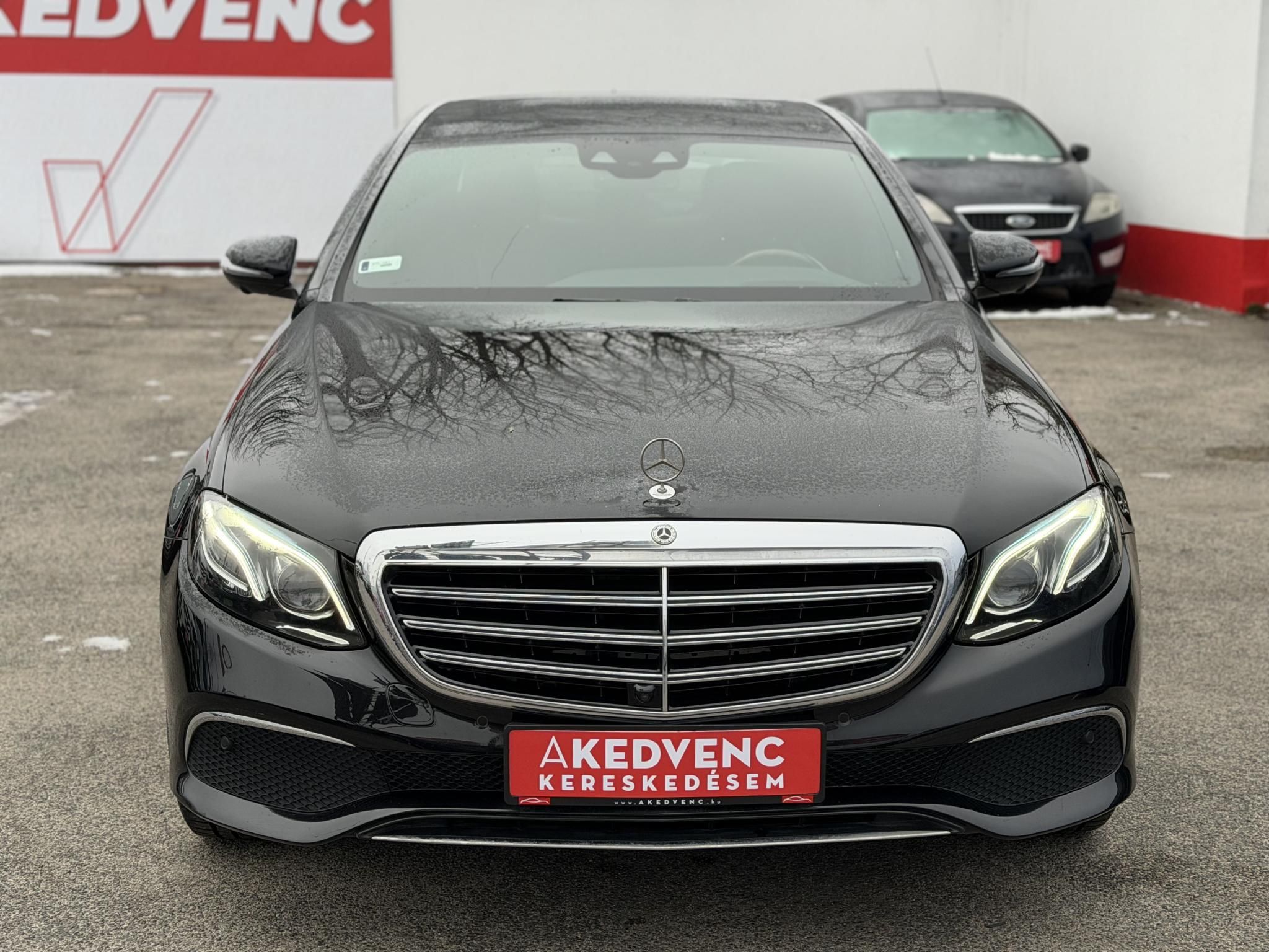 MERCEDES-BENZ E 220 d 9G-TRONIC Megkímélt állapot. LED Holttér HUD Carplay Fakormány 360kamera
