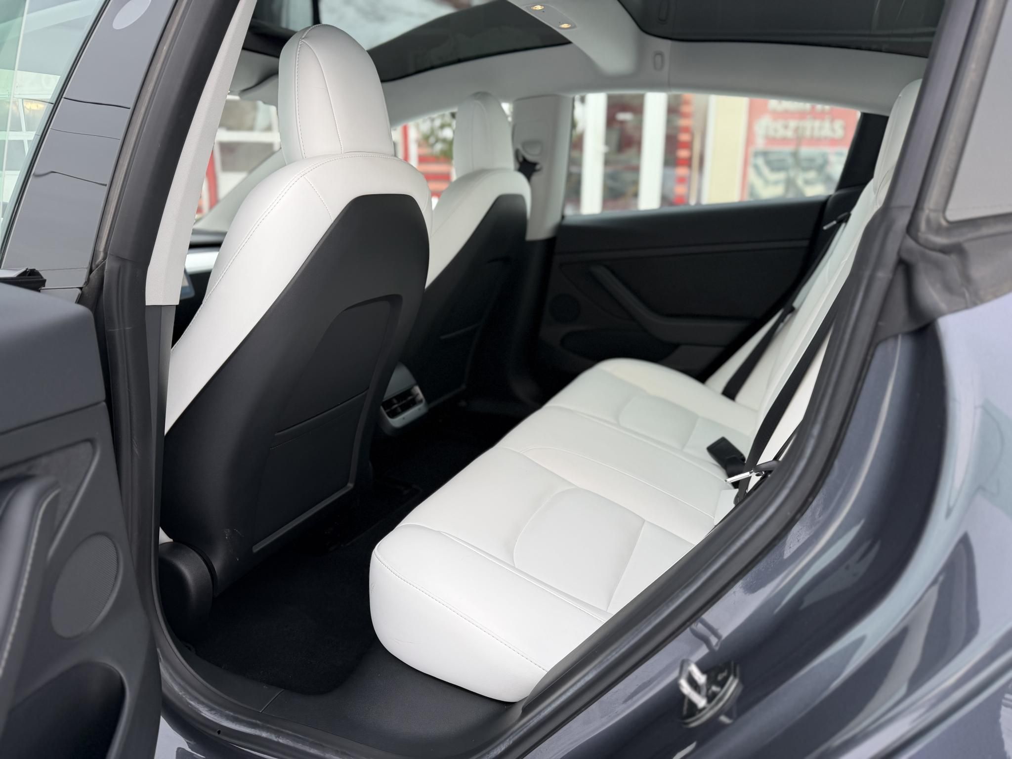 TESLA MODEL 3 Long Range AWD (Automata) 76e km. FEHÉR BELSŐ. mátrix LED. hőszivattyú. garanciális. megkímélt állapot!