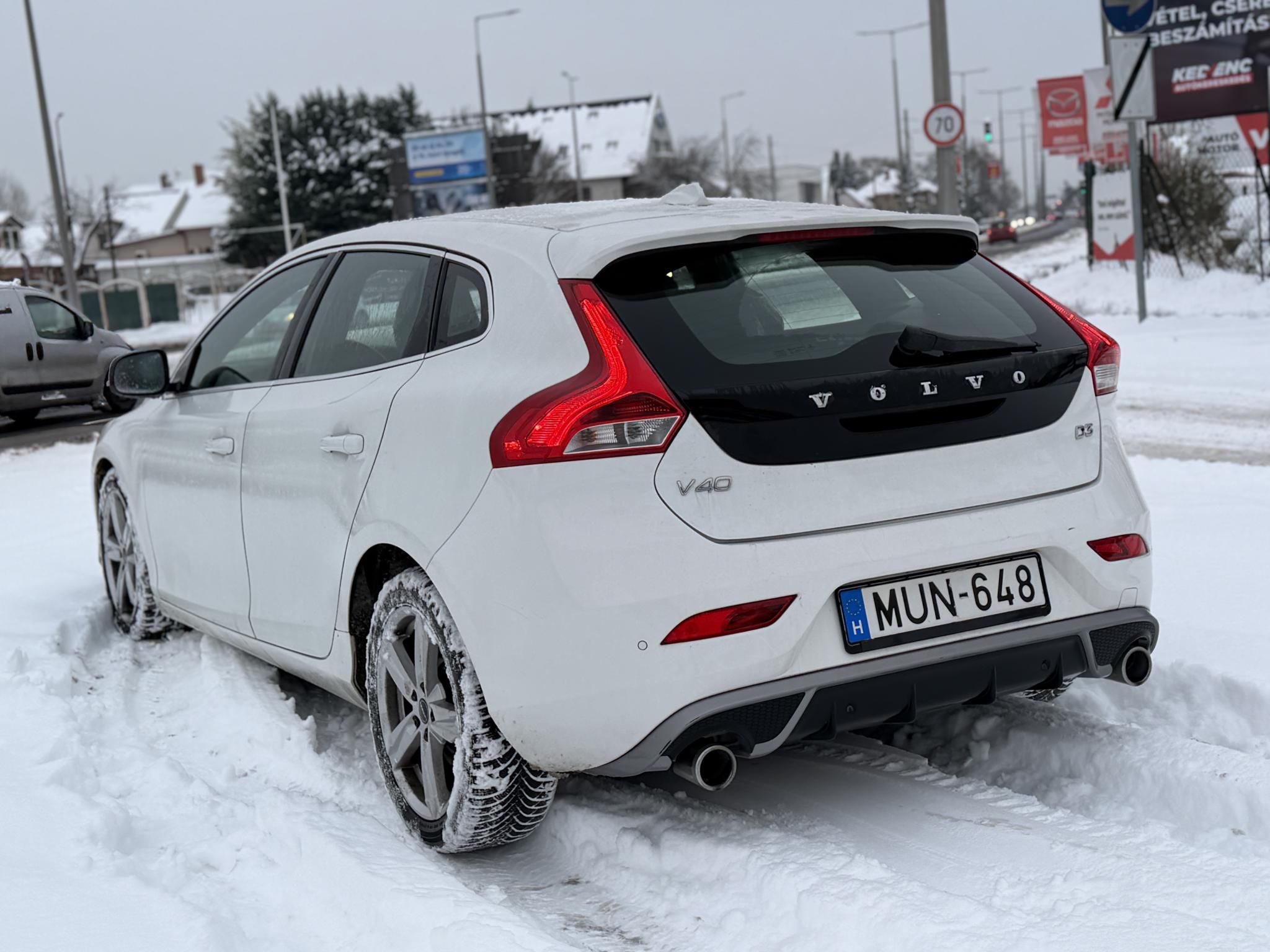 VOLVO V40 2.0 D [D3] R-Design Geartronic 143e km. Tempomat Navi Digitklíma Tolatóradar Bluetooth Téli-nyári kerék!