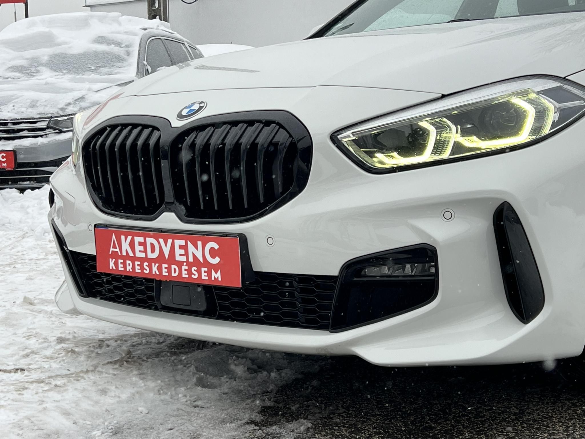 BMW 118i M Sport 70e km. Márkaszervizelt Harman/Kardon Téli/Nyári garnitúra!