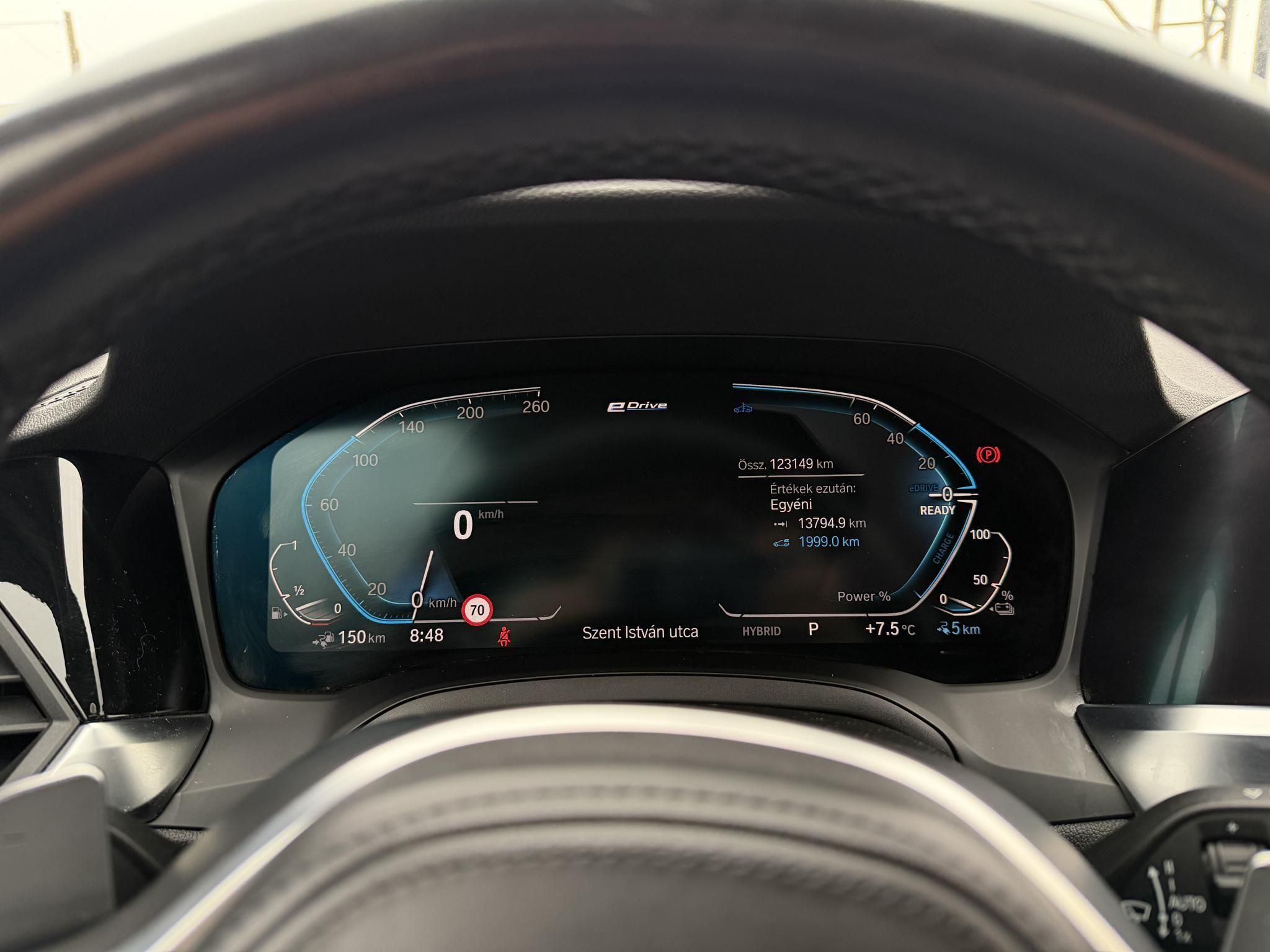 BMW 330e M Sport (Automata) Frissen szervizelt. Új téli gumik!