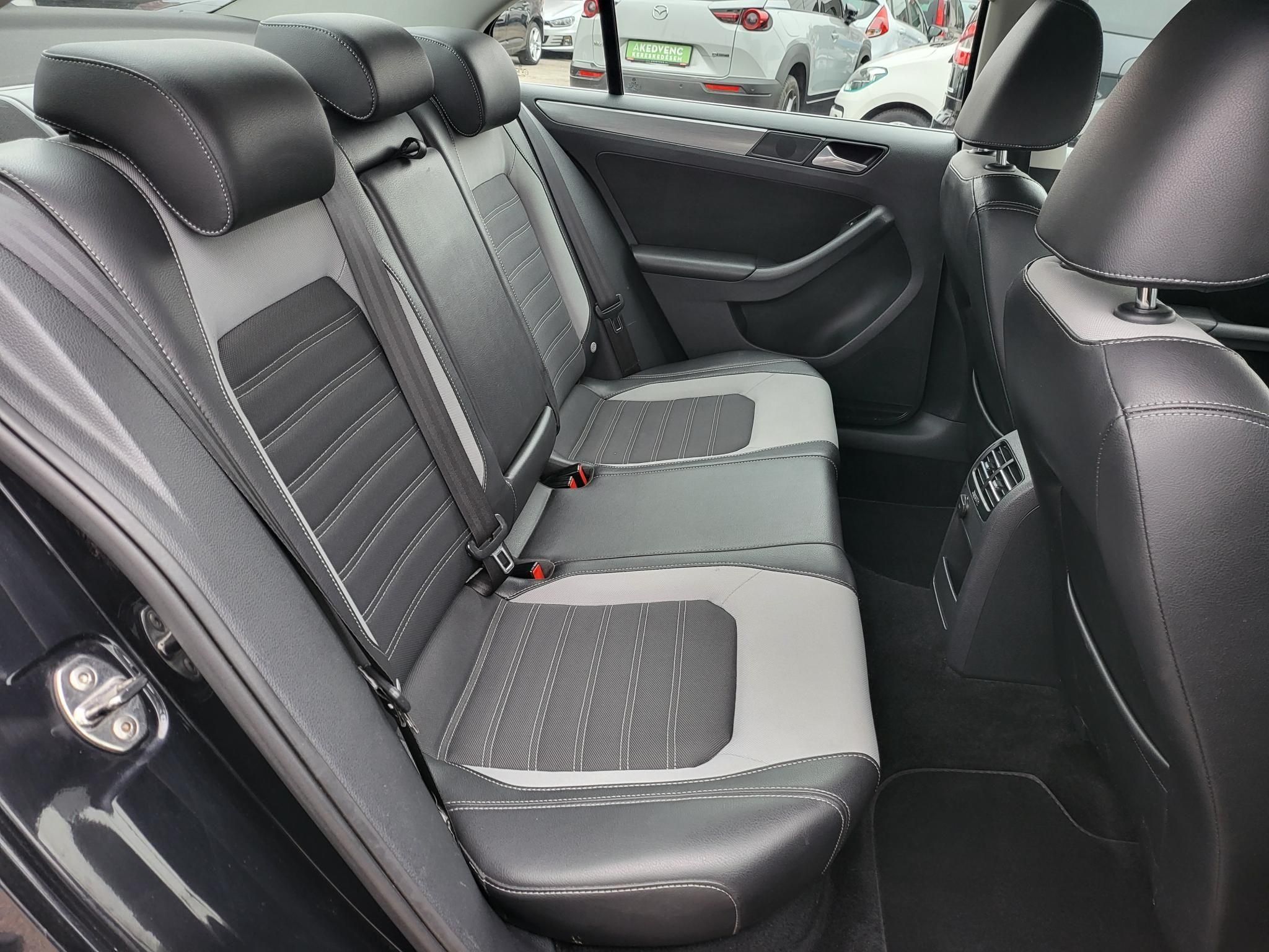 VOLKSWAGEN JETTA 1.4 TSI BMT Highline DSG Magyarországi Tempomat Ülésfűtés Frissen szervizelt!