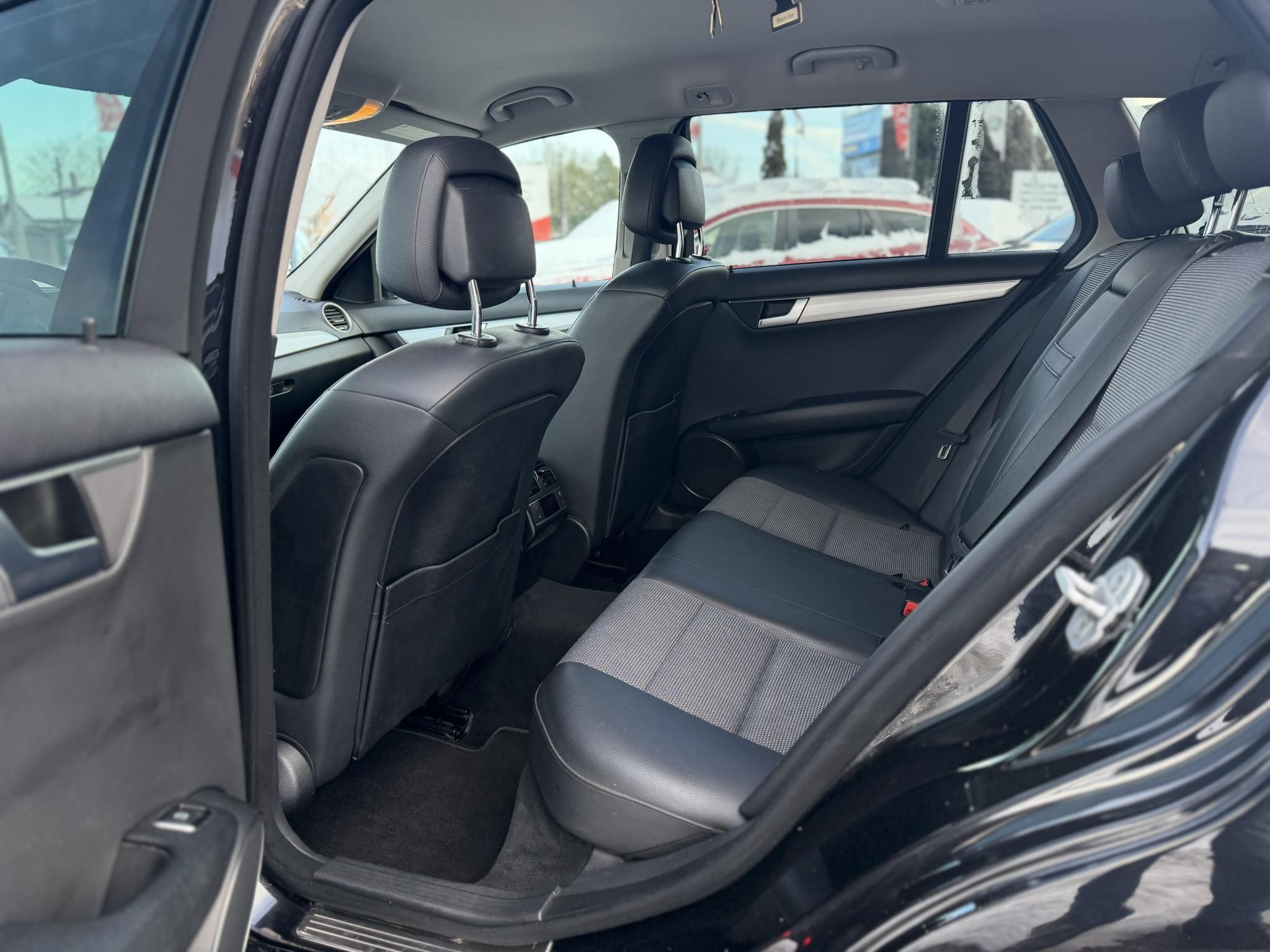 MERCEDES-BENZ C 220 T CDI BlueEFFICIENCY Avantgarde (Automata) Magyarországi Teljes szerviztörténet!