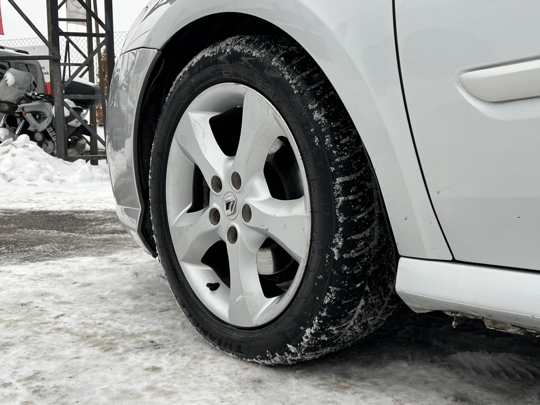 RENAULT LAGUNA 2.0 dCi Dynamique DPF (Automata) Klíma Tempomat Bluetooth Navi!