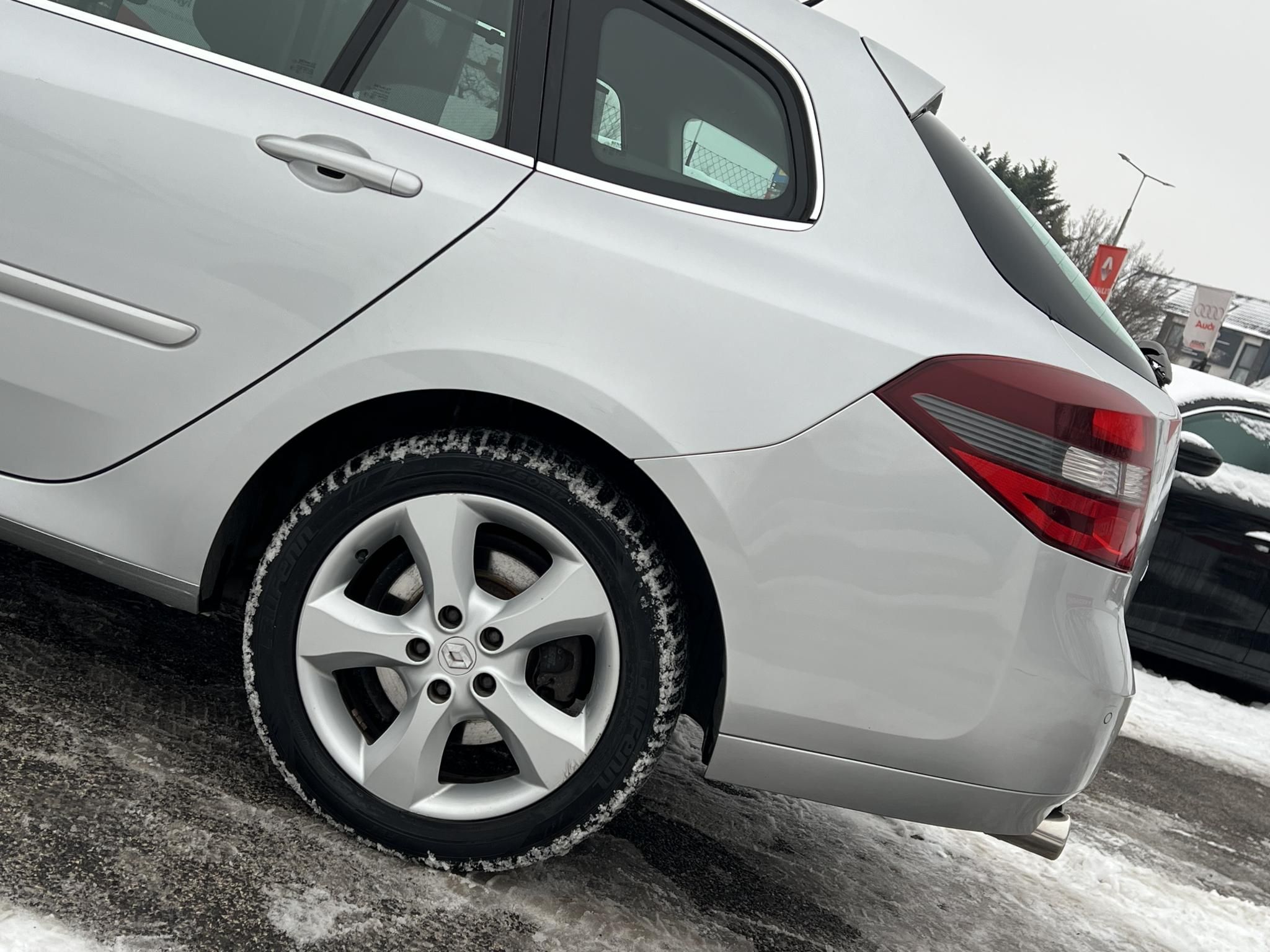 RENAULT LAGUNA 2.0 dCi Dynamique DPF (Automata) Klíma Tempomat Bluetooth Navi!