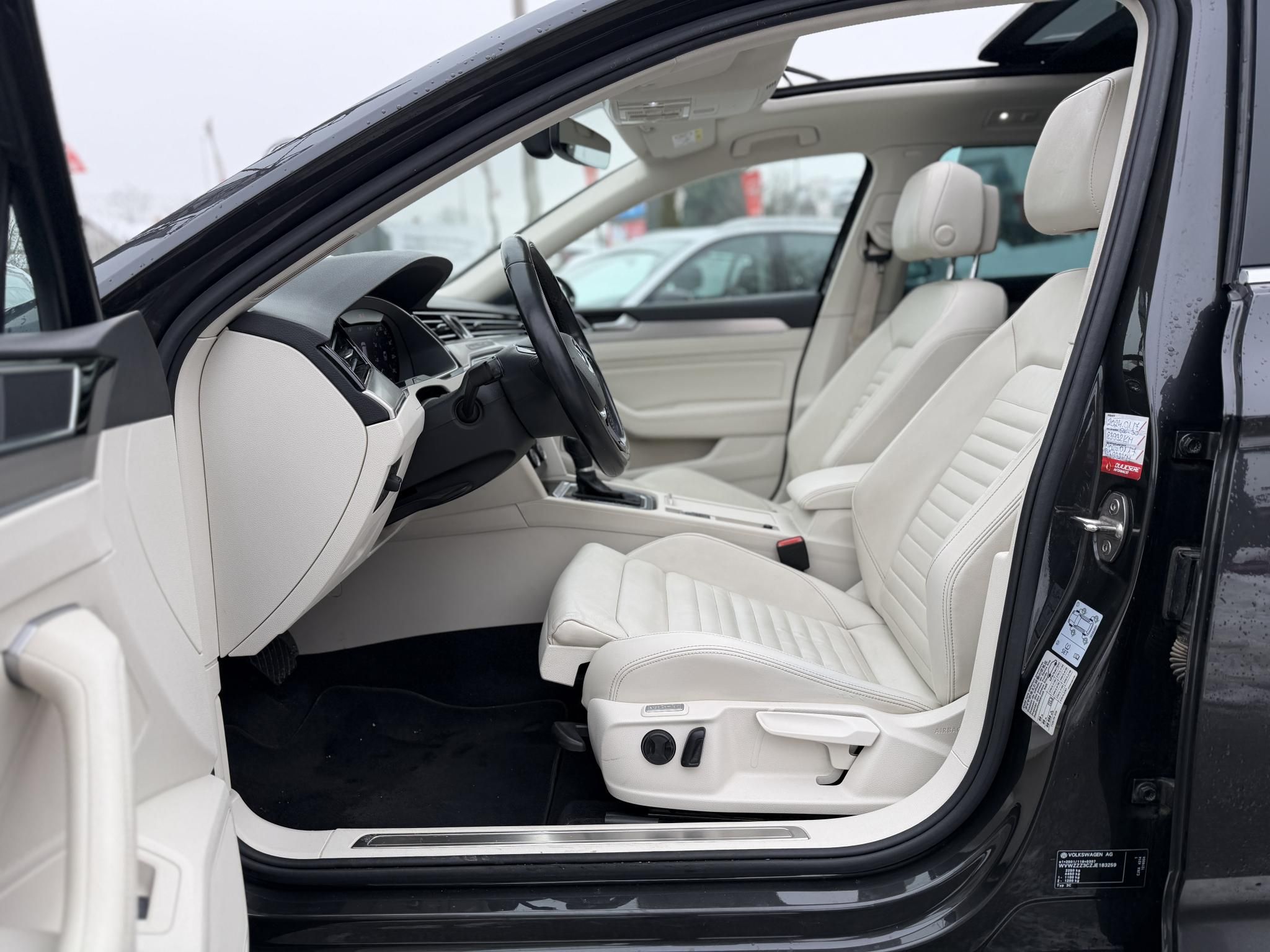 VOLKSWAGEN PASSAT VIII Variant 2.0 TSI BMT Highline 4Motion DSG R-line 280LE. Magyarországi. 115e km. Téli-nyári kerék garnitúra!