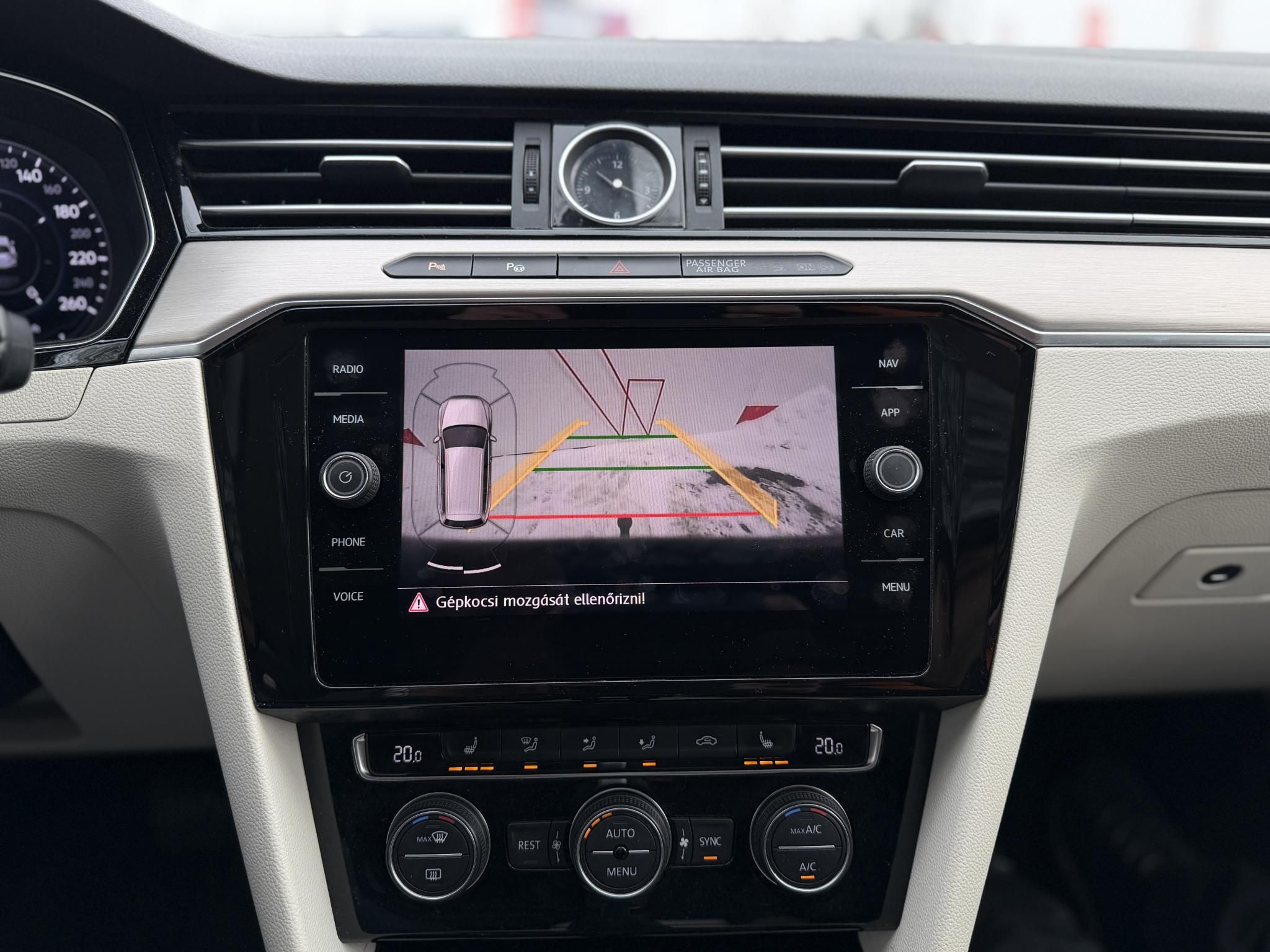 VOLKSWAGEN PASSAT VIII Variant 2.0 TSI BMT Highline 4Motion DSG R-line 280LE. Magyarországi. 115e km. Téli-nyári kerék garnitúra!