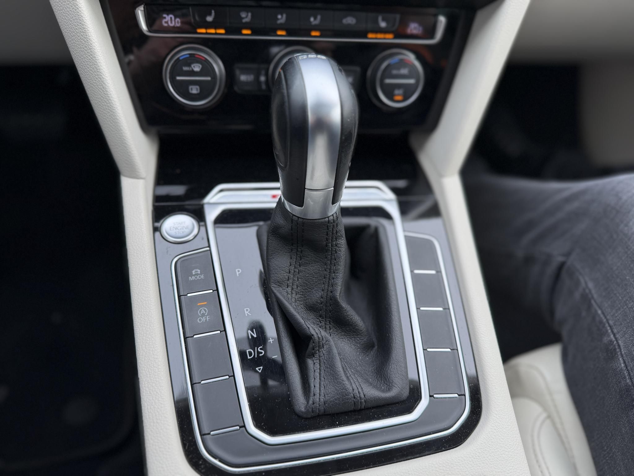 VOLKSWAGEN PASSAT VIII Variant 2.0 TSI BMT Highline 4Motion DSG R-line 280LE. Magyarországi. 115e km. Téli-nyári kerék garnitúra!