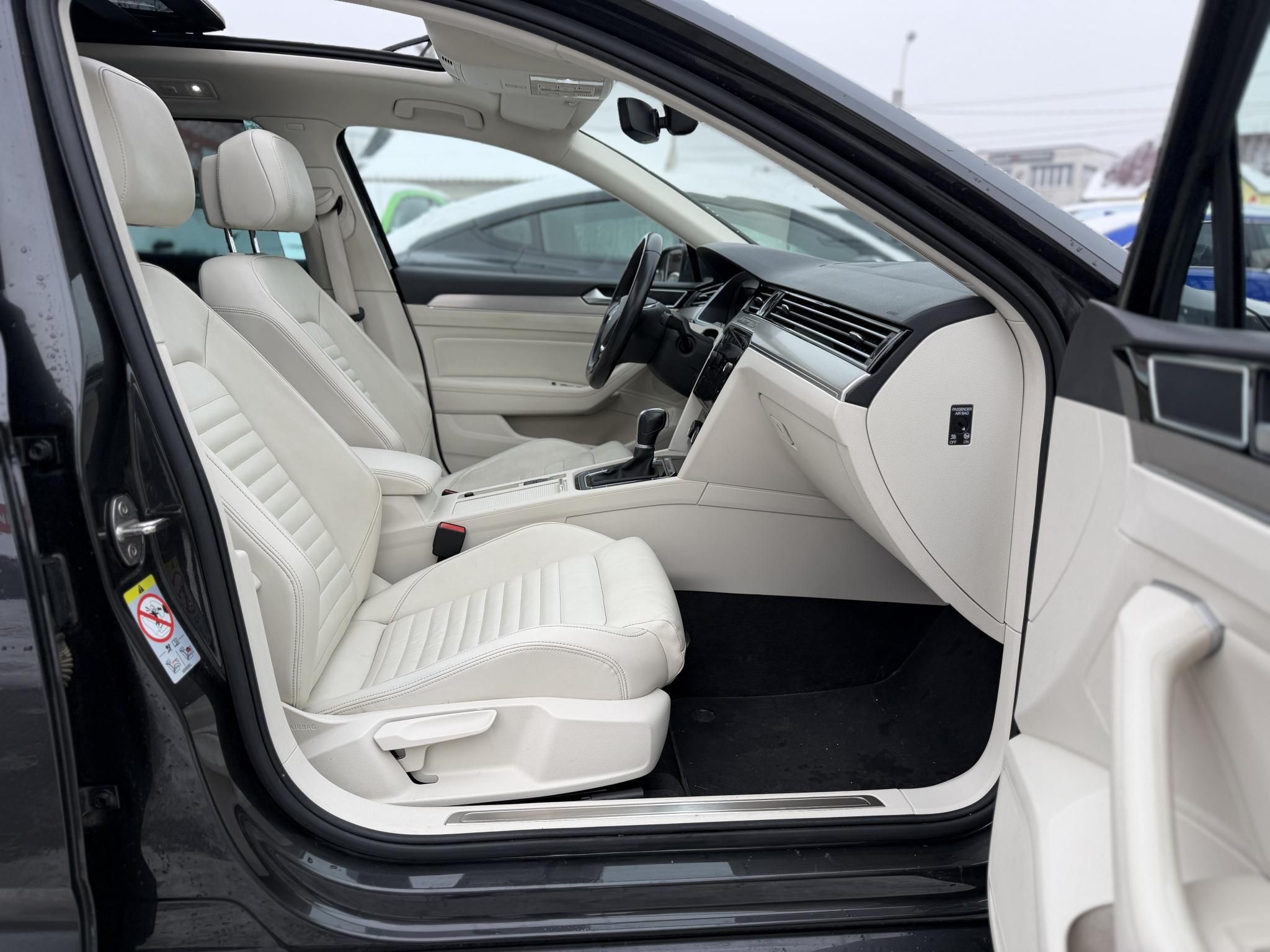 VOLKSWAGEN PASSAT VIII Variant 2.0 TSI BMT Highline 4Motion DSG R-line 280LE. Magyarországi. 115e km. Téli-nyári kerék garnitúra!