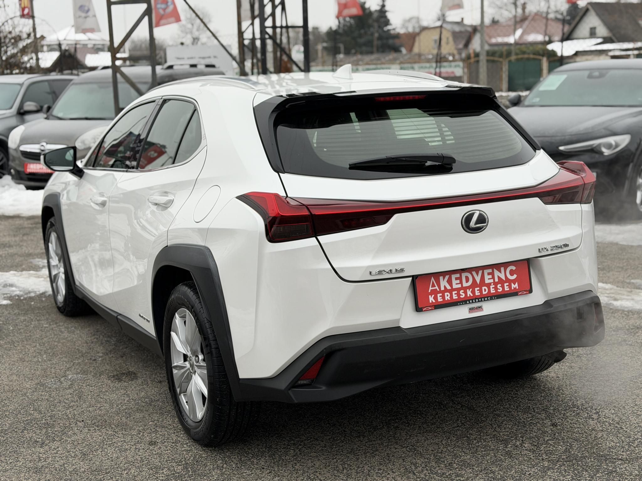LEXUS UX 250h Comfort CVT 113e km. LED Tempomat Navi Sávtartó Bluetooth Kamera Keyless