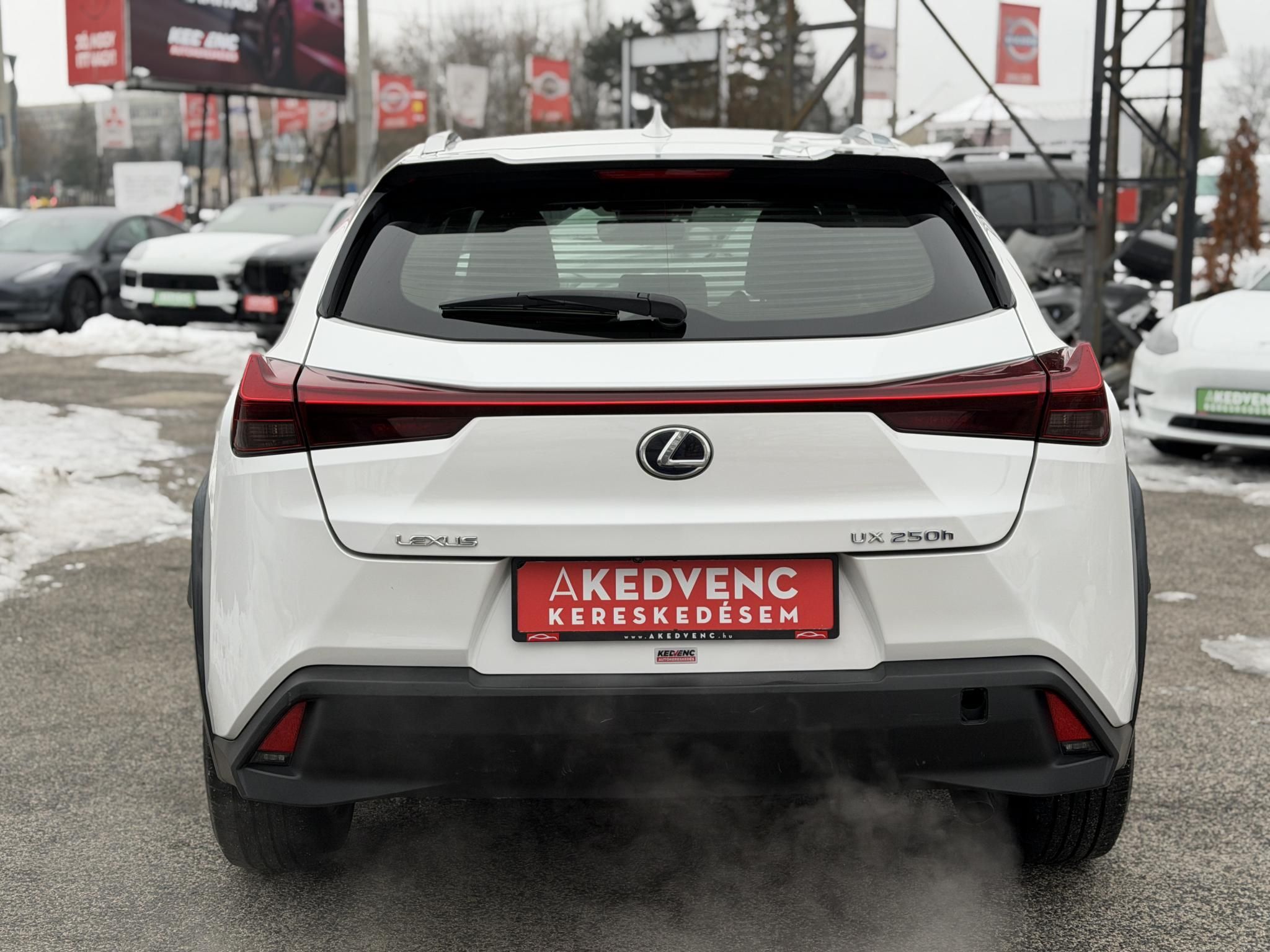 LEXUS UX 250h Comfort CVT 113e km. LED Tempomat Navi Sávtartó Bluetooth Kamera Keyless