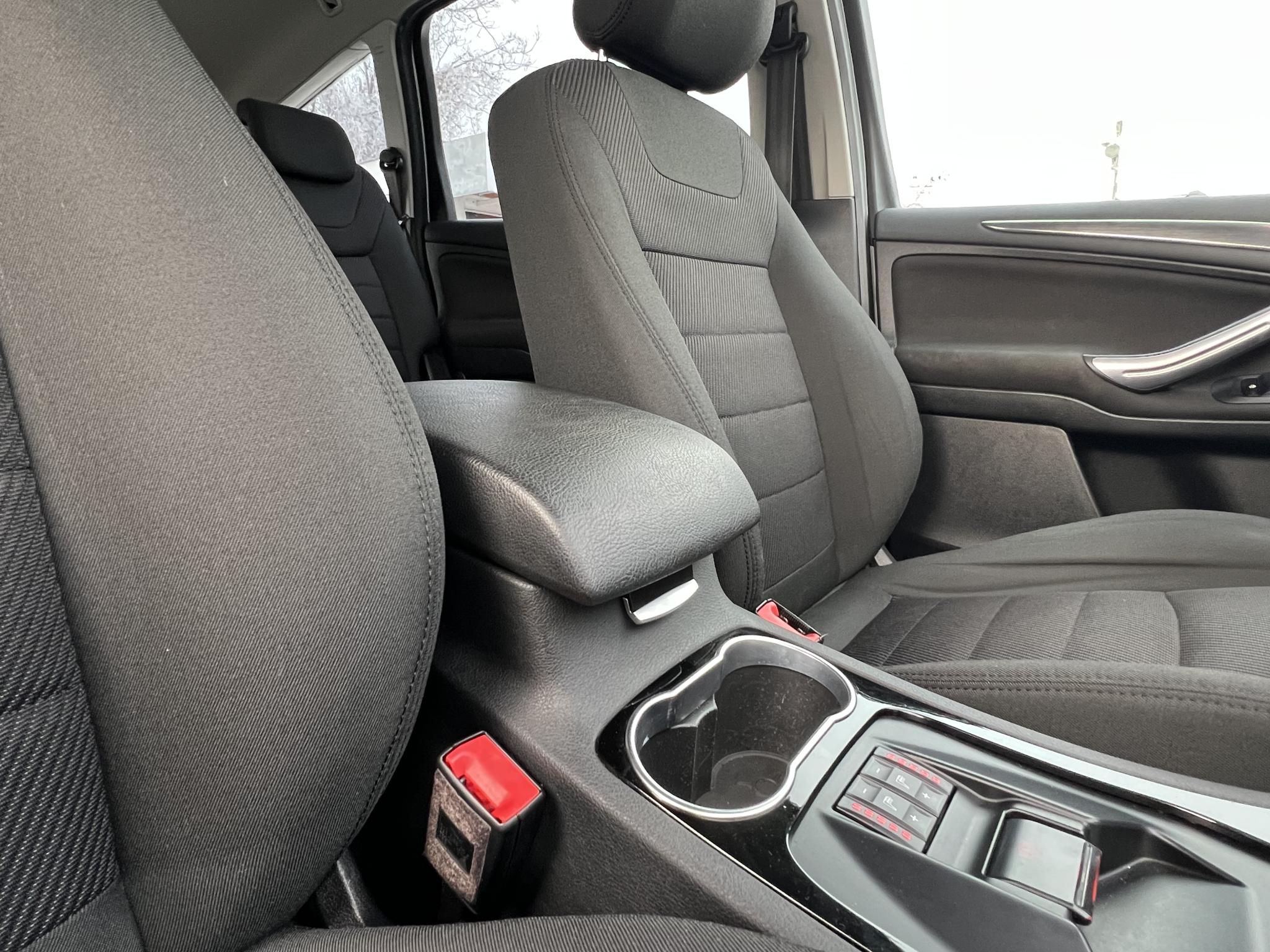 FORD S-MAX 2.0 TDCi Business Powershift Klíma Tempomat Bluetooth Navi!