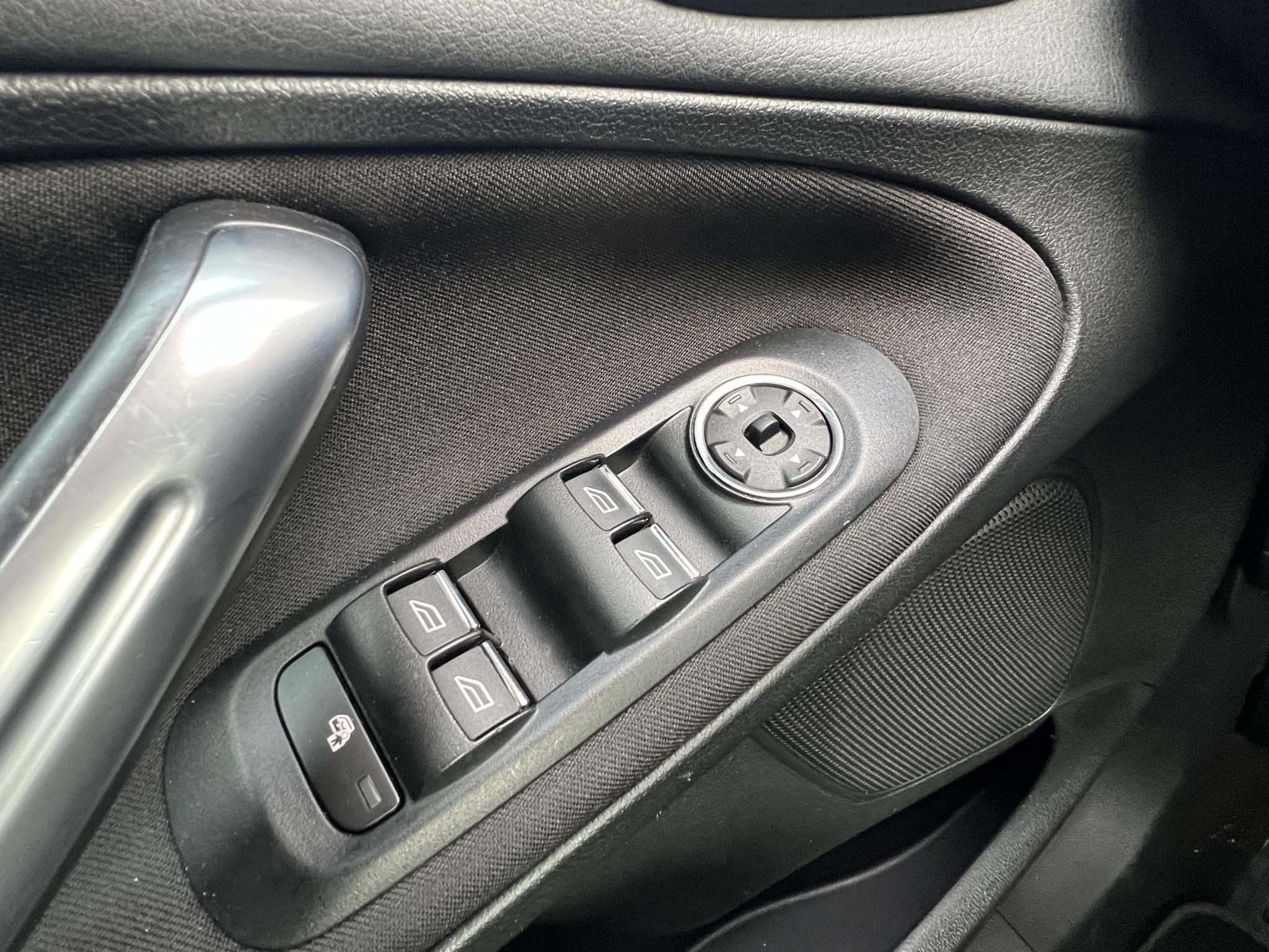 FORD S-MAX 2.0 TDCi Business Powershift Klíma Tempomat Bluetooth Navi!