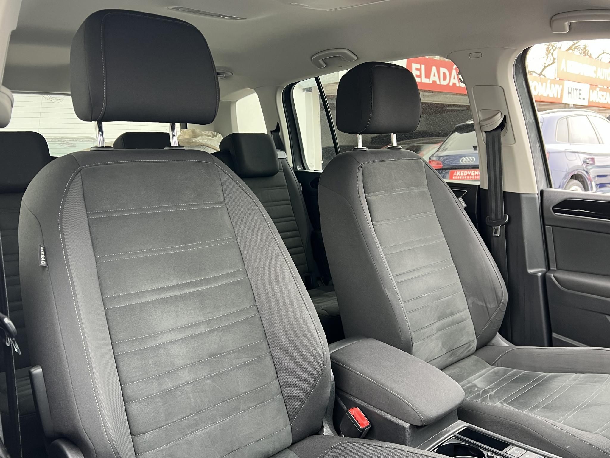 VOLKSWAGEN TOURAN 1.5 TSI ACT IQ.Drive DSG [7 személy] M.o-i. Távtartó Bluetooth Ülésfűtés Kamera Gyönyörű állapotban!