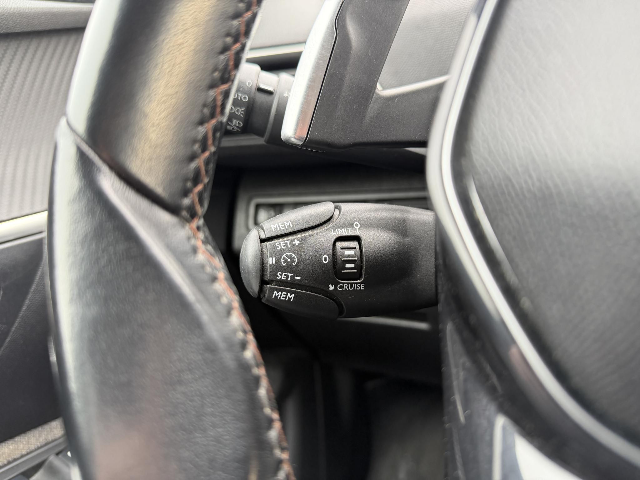 PEUGEOT 3008 1.6 BlueHDi Allure EAT6 Teljes szerviztörténet. Carplay. radar. tempomat. 8 gumi