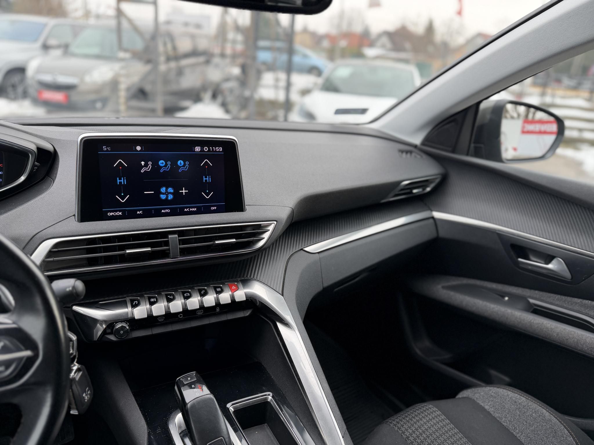 PEUGEOT 3008 1.6 BlueHDi Allure EAT6 Teljes szerviztörténet. Carplay. radar. tempomat. 8 gumi