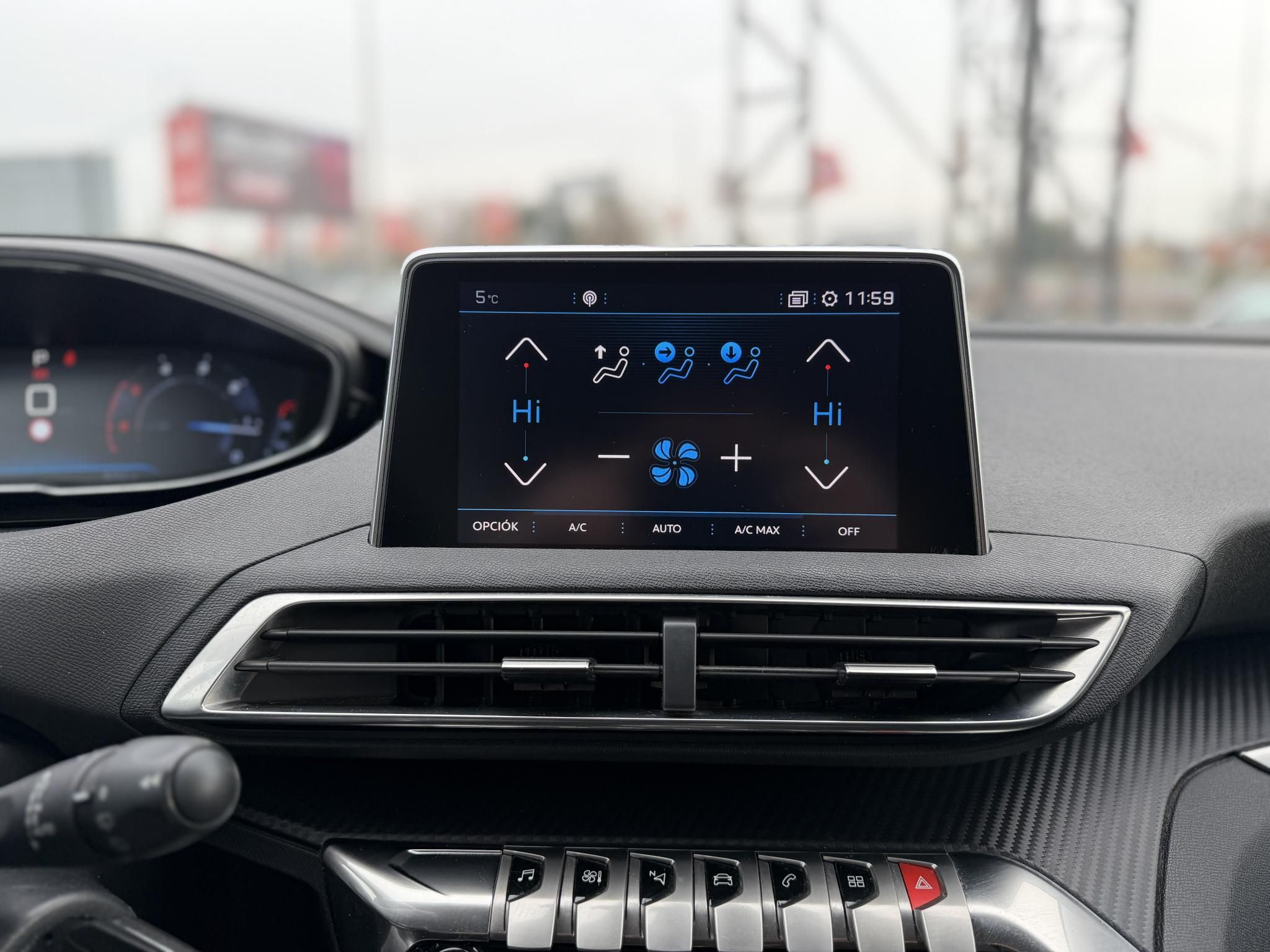 PEUGEOT 3008 1.6 BlueHDi Allure EAT6 Teljes szerviztörténet. Carplay. radar. tempomat. 8 gumi