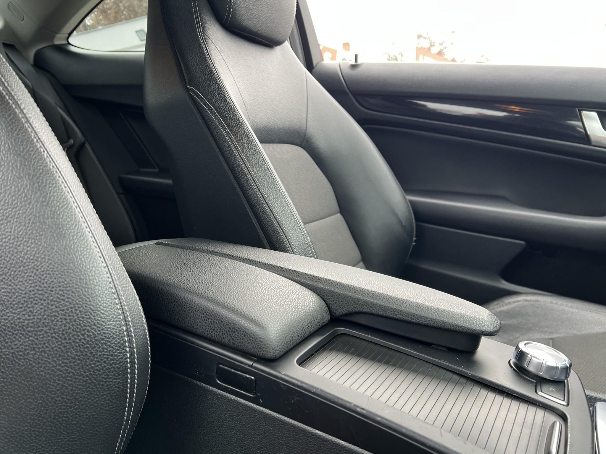 MERCEDES-BENZ C 220 CDI BlueEFFICIENCY (Automata) Xenon Tempomat Ülésfűtés Navi Bluetooth Rendszeresen szervizelt!