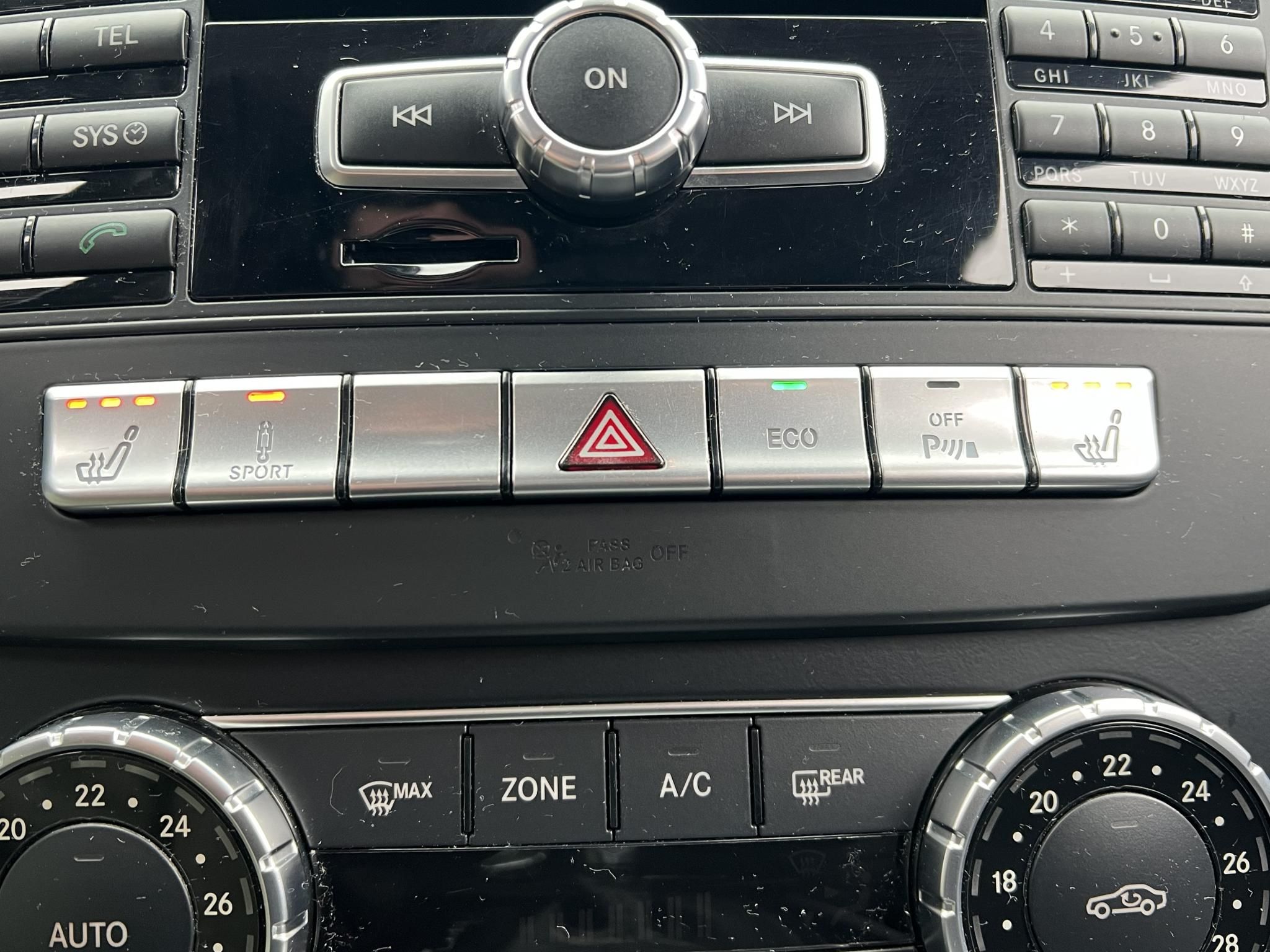 MERCEDES-BENZ C 220 CDI BlueEFFICIENCY (Automata) Xenon Tempomat Ülésfűtés Navi Bluetooth Rendszeresen szervizelt!