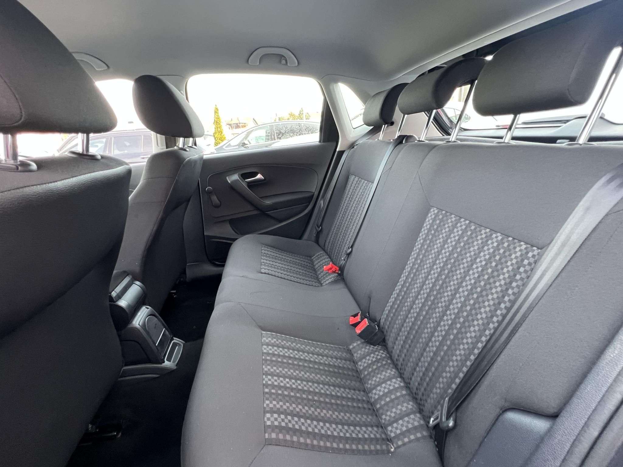 VOLKSWAGEN POLO 1.0 MPI Trendline 172e km. Klíma