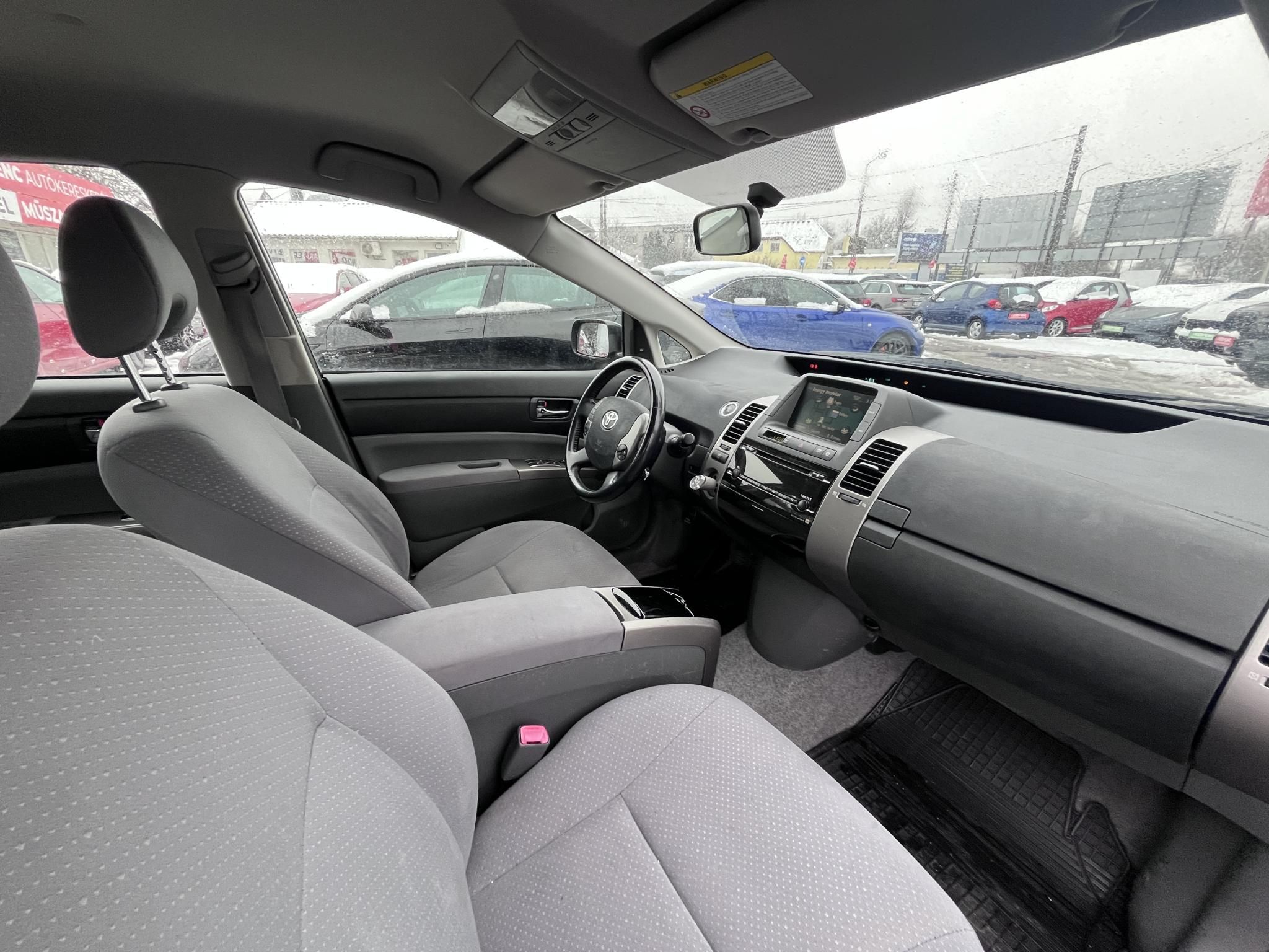 TOYOTA PRIUS 1.8 HSD Sol (Automata) JBL 186e km. Megkímélt állapot. 4 évszakos gumik!