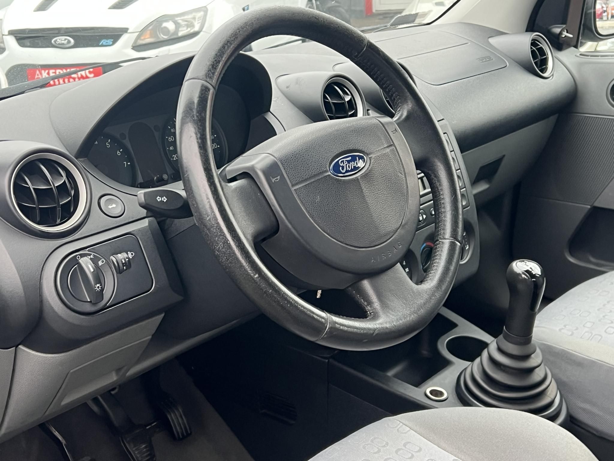 FORD FIESTA 1.3 Comfort Semmi extra.....még 1 év műszaki!