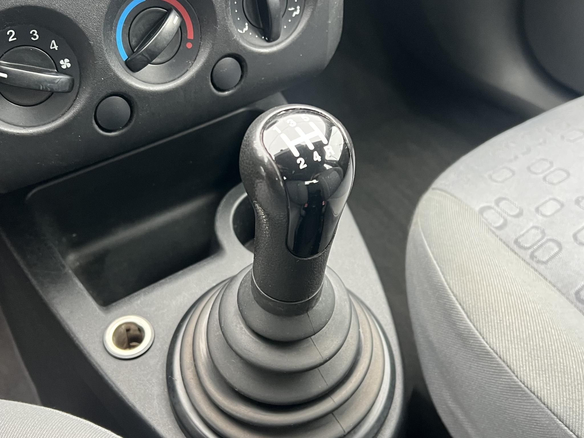 FORD FIESTA 1.3 Comfort Semmi extra.....még 1 év műszaki!