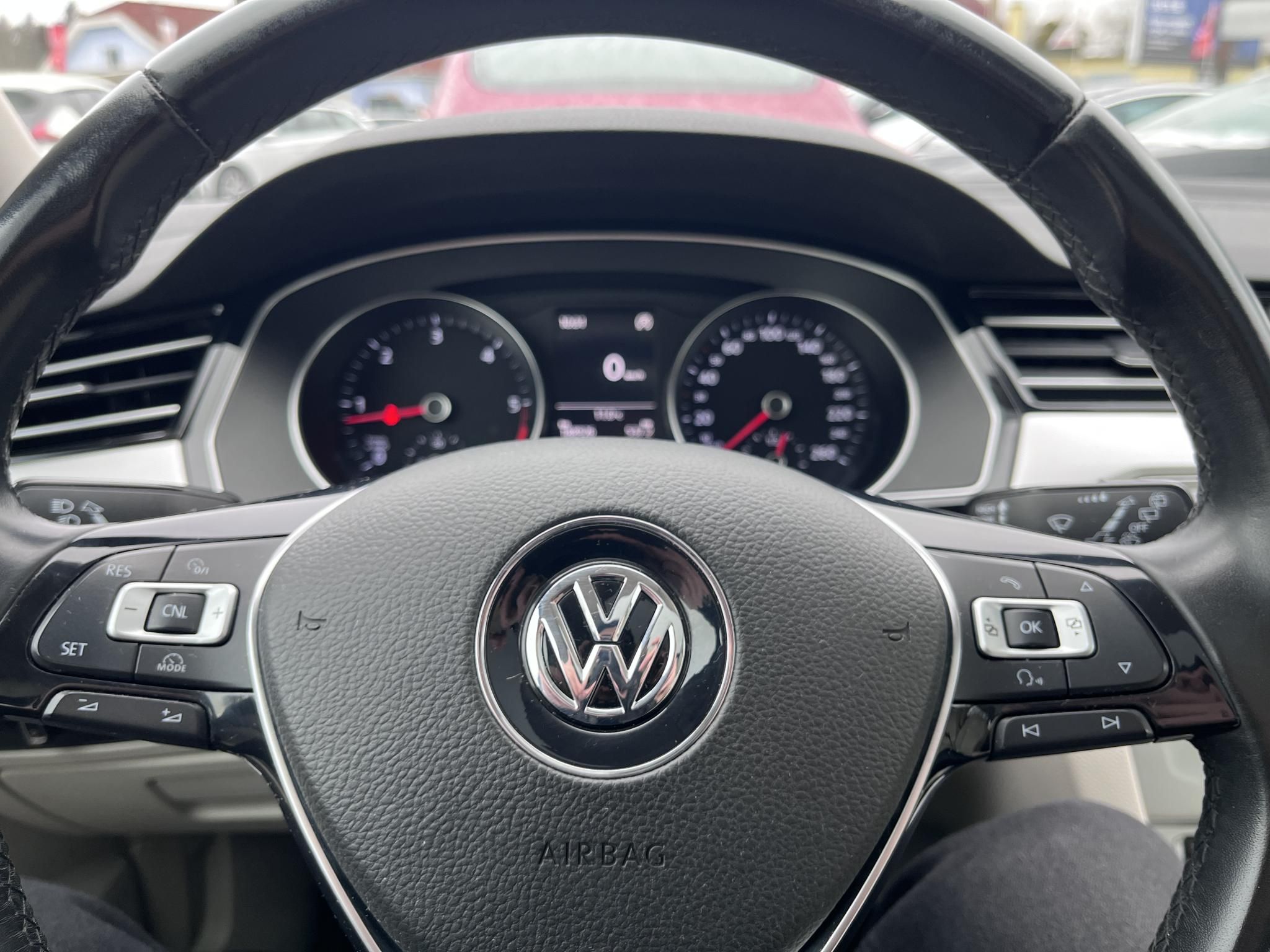 VOLKSWAGEN PASSAT Variant 2.0 TDI BMT Highline DSG Vaj belső. panorámatető. kamera. vezérlés kicserélve