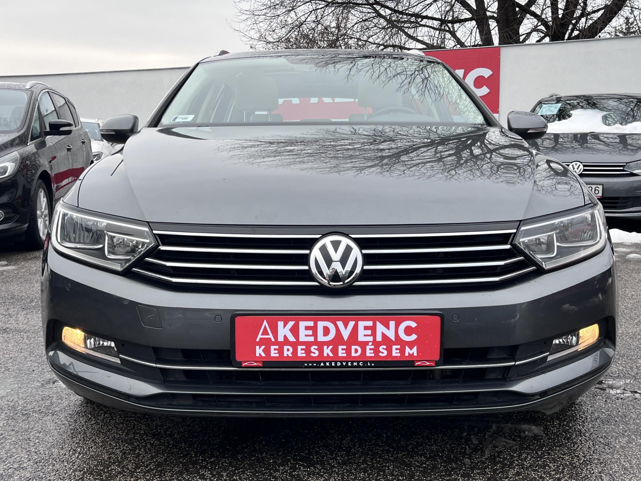 VOLKSWAGEN PASSAT Variant 2.0 TDI BMT Highline DSG Vaj belső. panorámatető. kamera. vezérlés kicserélve