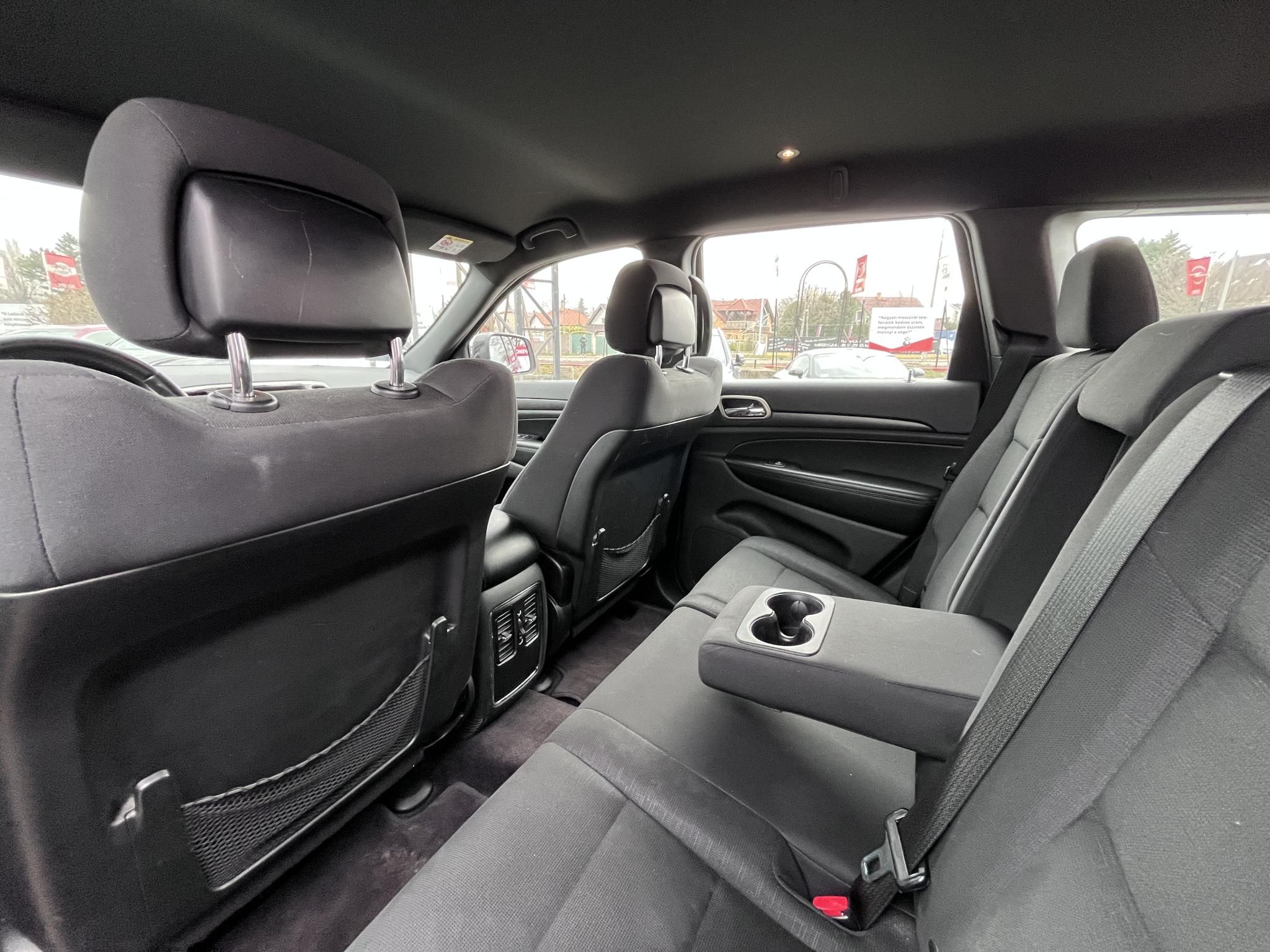 JEEP GRAND CHEROKEE 3.0 V6 CRD Laredo (Automata) 4X4. felező váltó. digitális klíma. tetőcsomagtartó