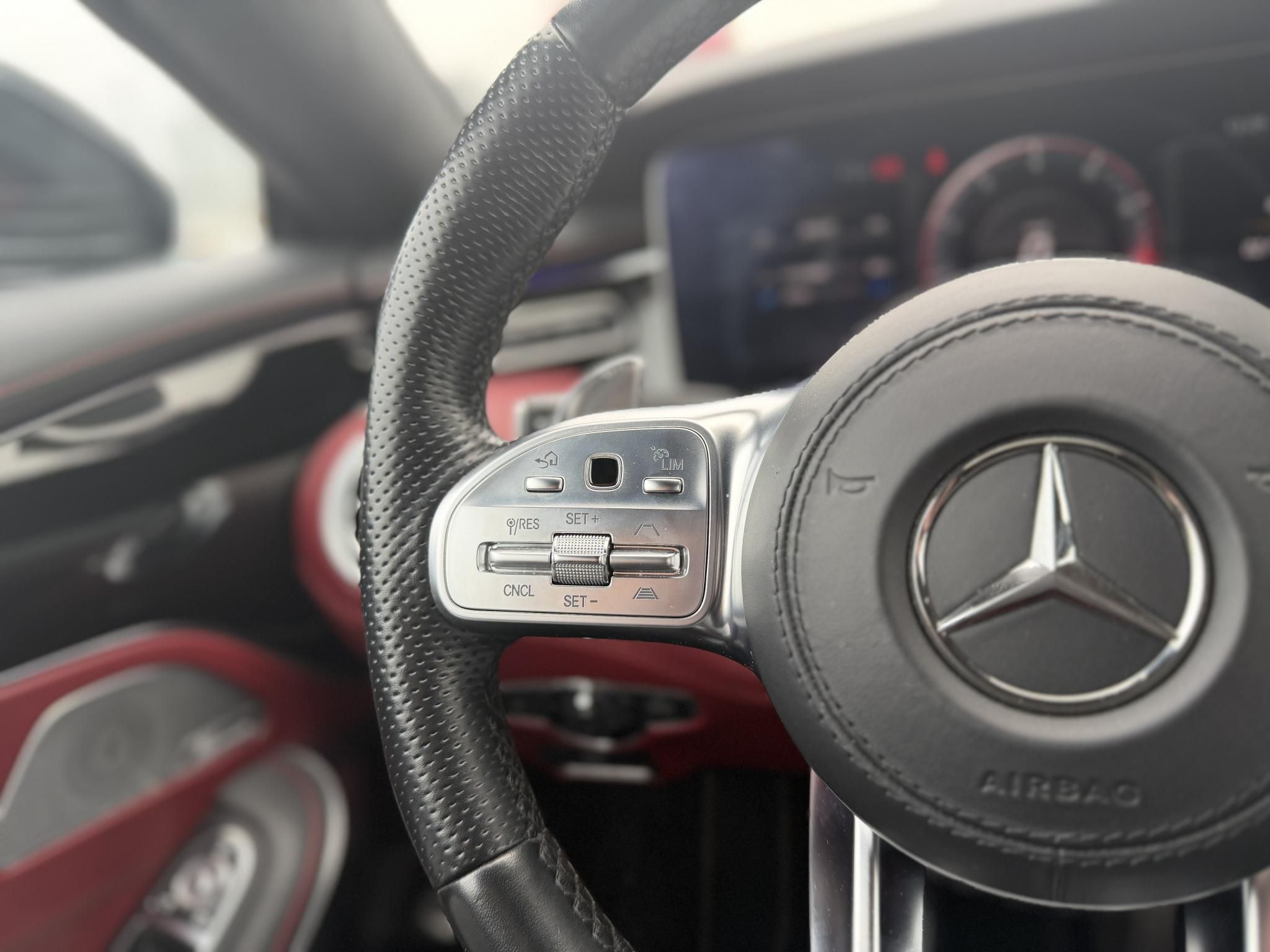 MERCEDES-AMG S 63 4Matic+ 9G-TRONIC 46e km. MAGIC SKY CONTROL. Újszerű állapot. Designo belső!