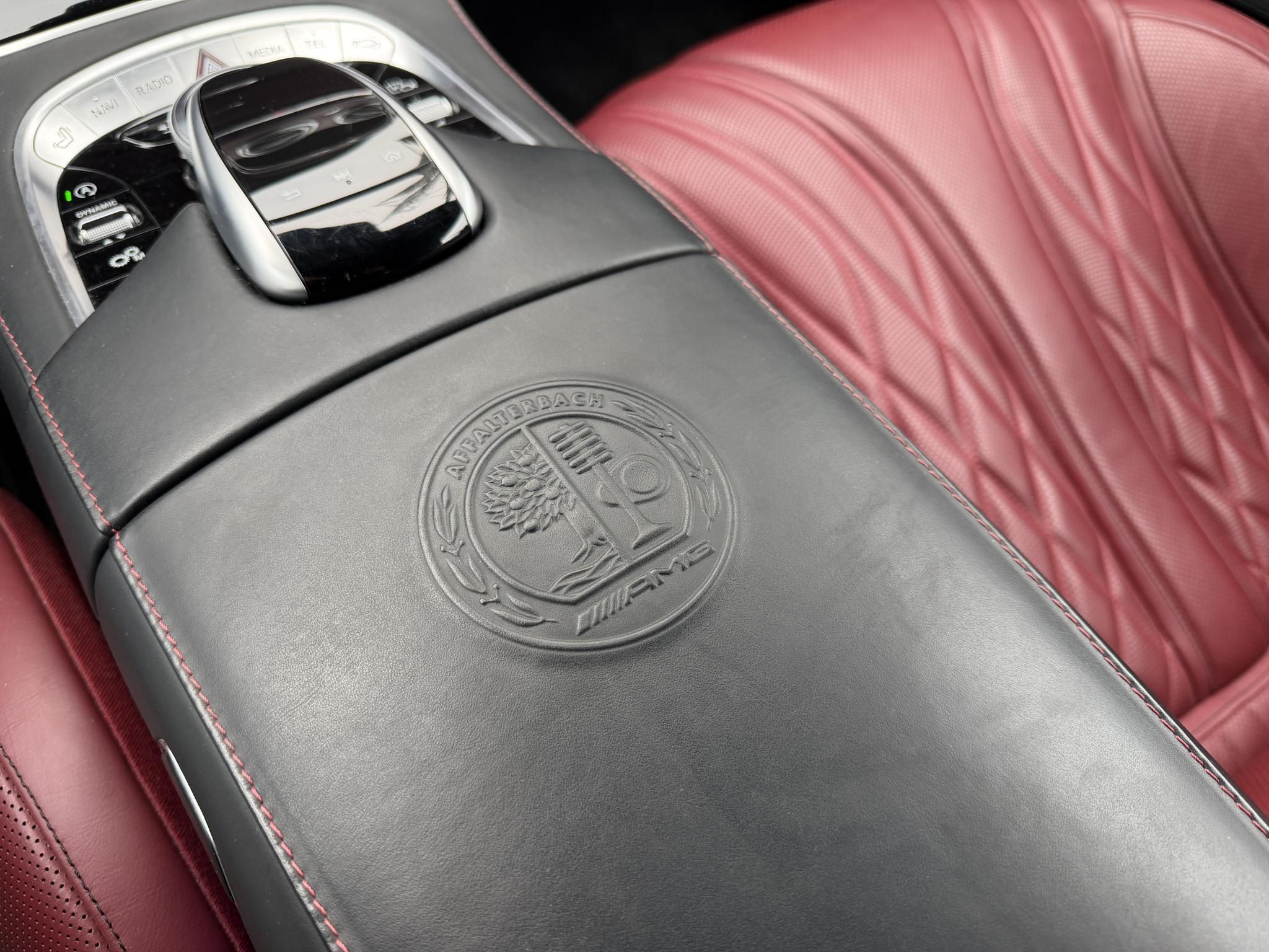 MERCEDES-AMG S 63 4Matic+ 9G-TRONIC 46e km. MAGIC SKY CONTROL. Újszerű állapot. Designo belső!