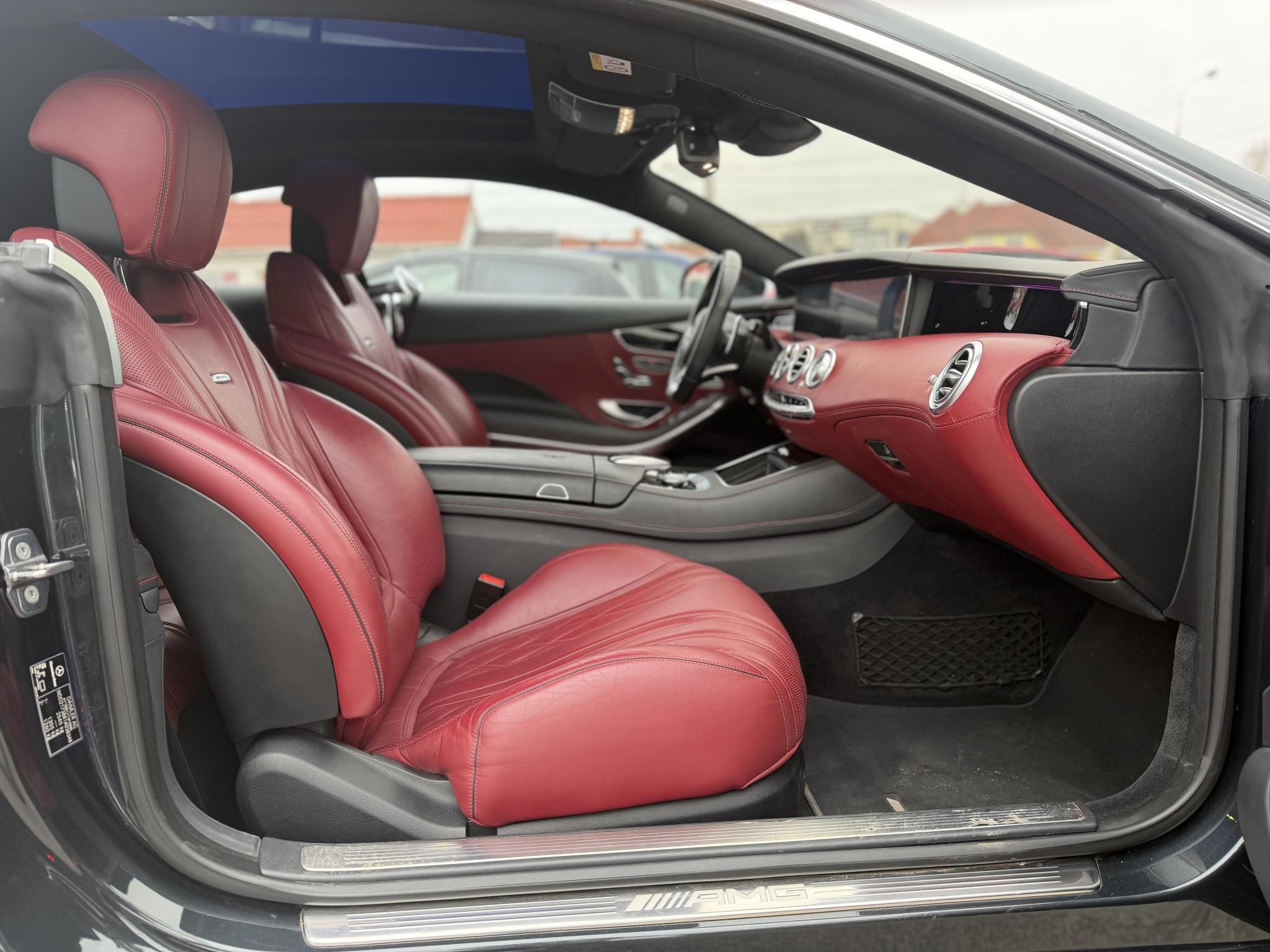 MERCEDES-AMG S 63 4Matic+ 9G-TRONIC 46e km. MAGIC SKY CONTROL. Újszerű állapot. Designo belső!