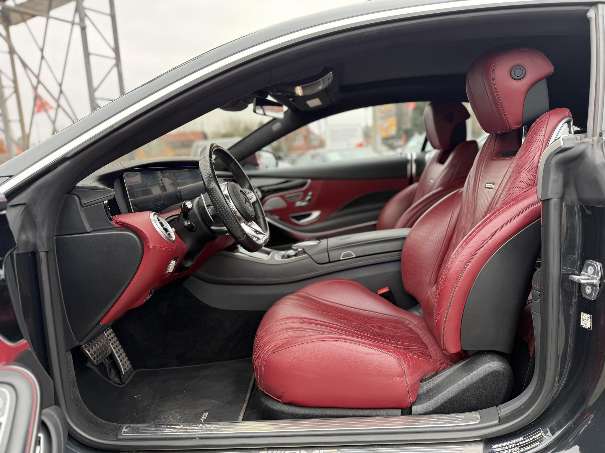 MERCEDES-AMG S 63 4Matic+ 9G-TRONIC 46e km. MAGIC SKY CONTROL. Újszerű állapot. Designo belső!