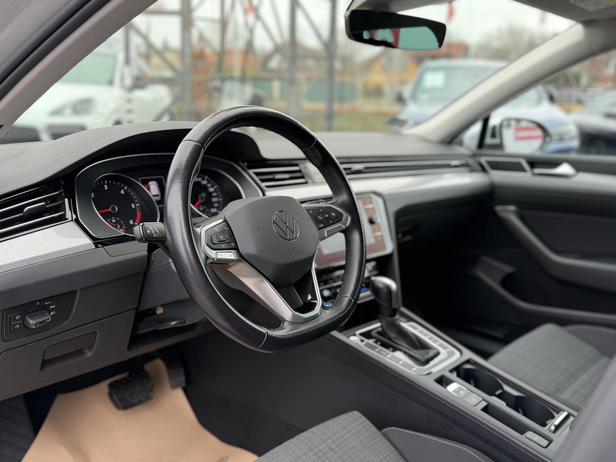 VOLKSWAGEN PASSAT Variant 2.0 TDI SCR Business DSG Szervizelt el.2t vonóhorog vez.ülés masszírozás