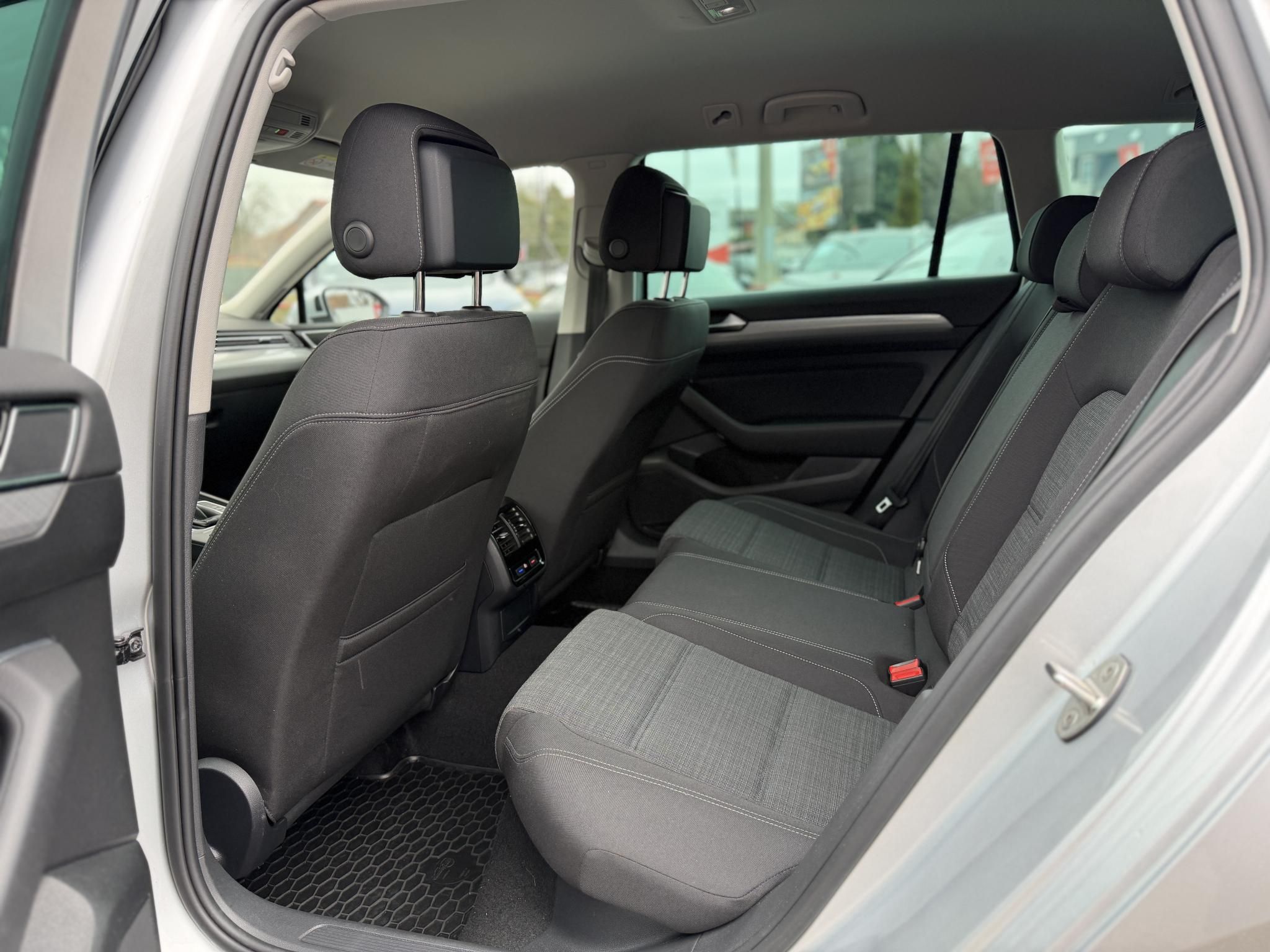 VOLKSWAGEN PASSAT Variant 2.0 TDI SCR Business DSG Szervizelt el.2t vonóhorog vez.ülés masszírozás