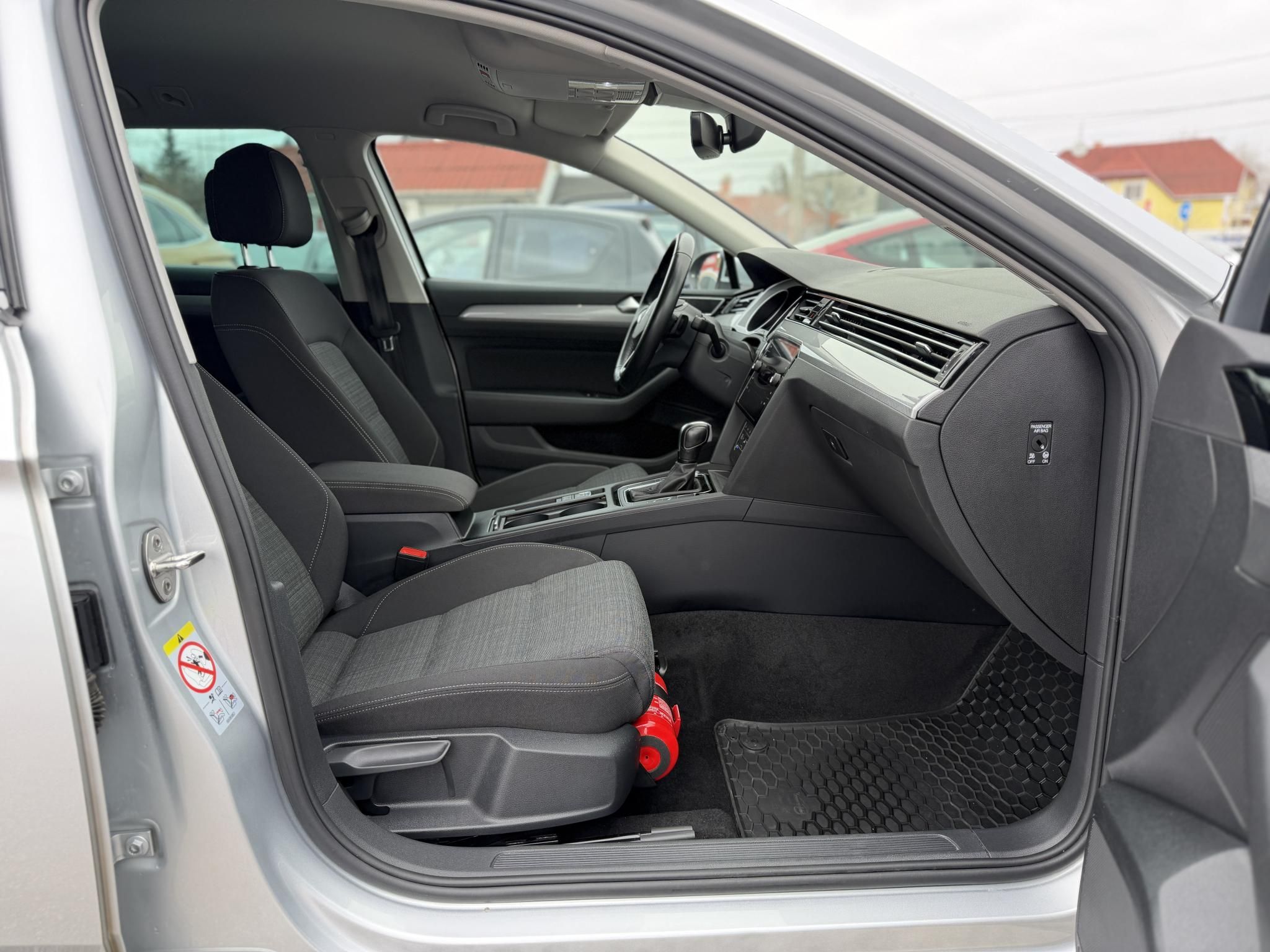 VOLKSWAGEN PASSAT Variant 2.0 TDI SCR Business DSG Szervizelt el.2t vonóhorog vez.ülés masszírozás