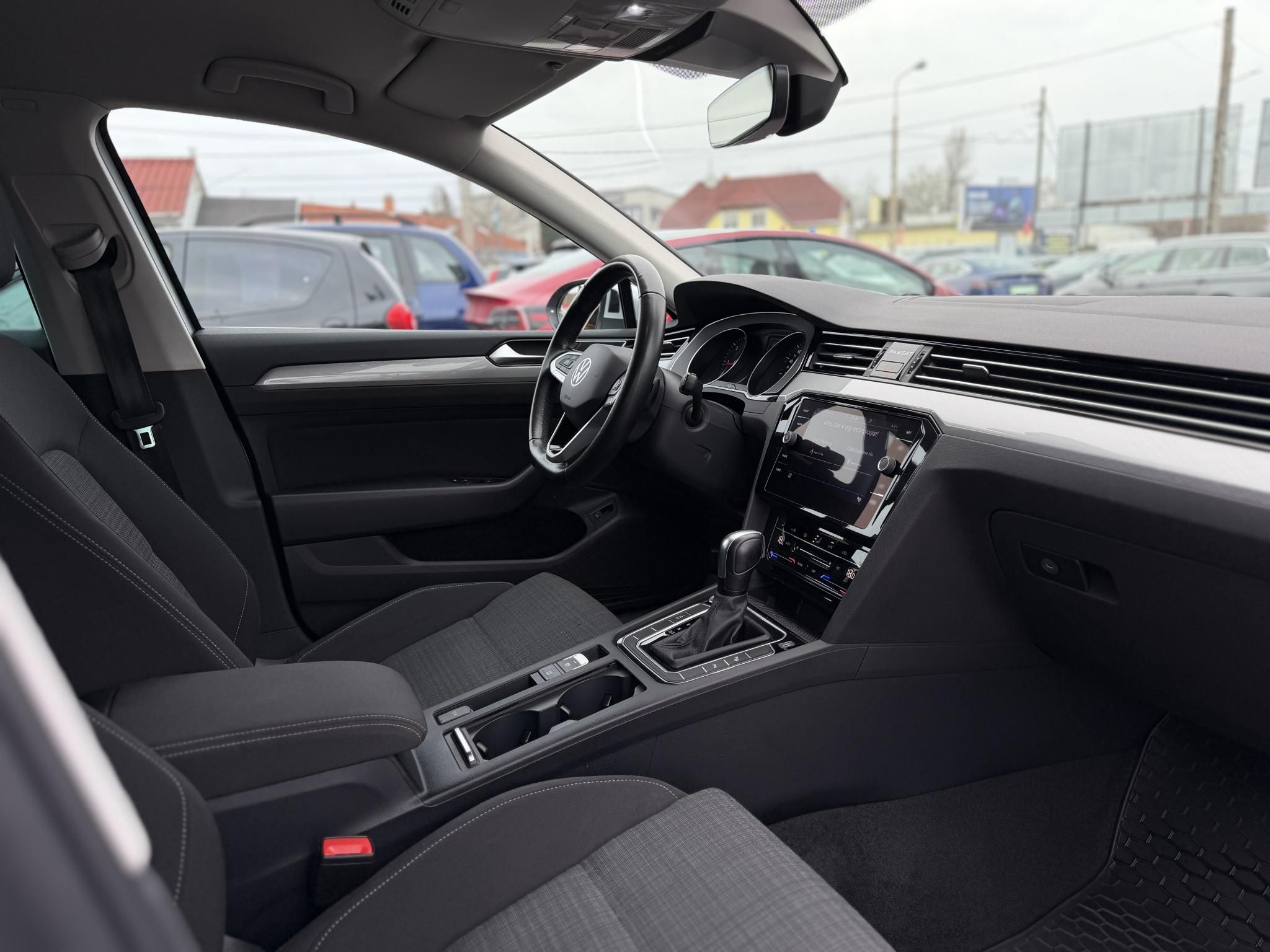VOLKSWAGEN PASSAT Variant 2.0 TDI SCR Business DSG Szervizelt el.2t vonóhorog vez.ülés masszírozás