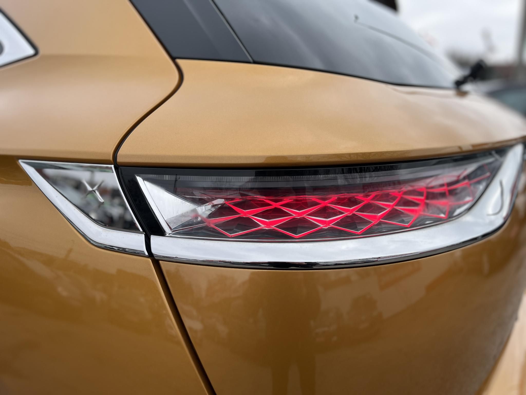 DS DS 7 Crossback 1.5 BlueHDi Rivoli S&S EAT8 Prémium felszereltség. Mátrix LED fényszórók